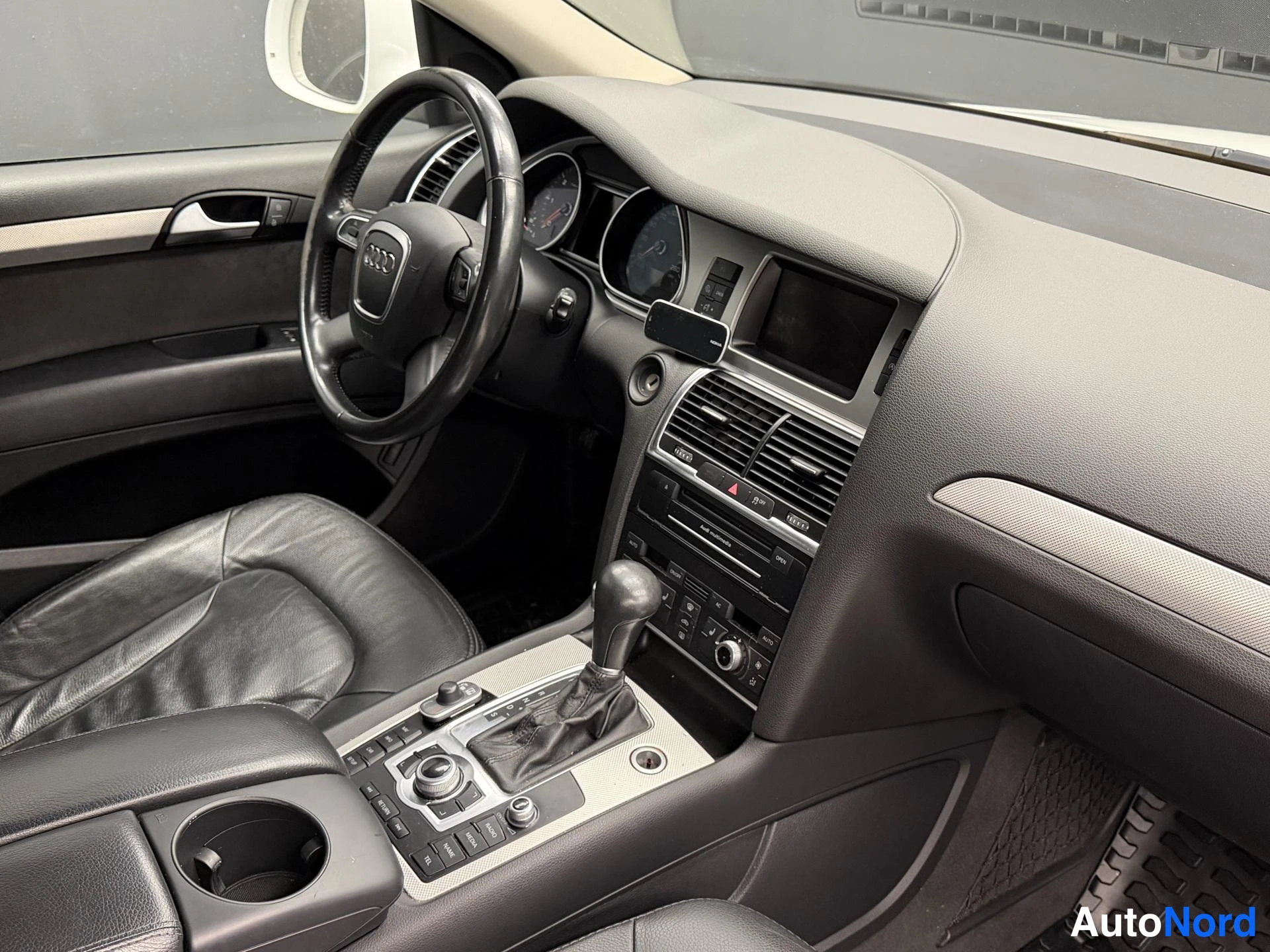 Valkoinen Audi Q7 2011, kuva 15