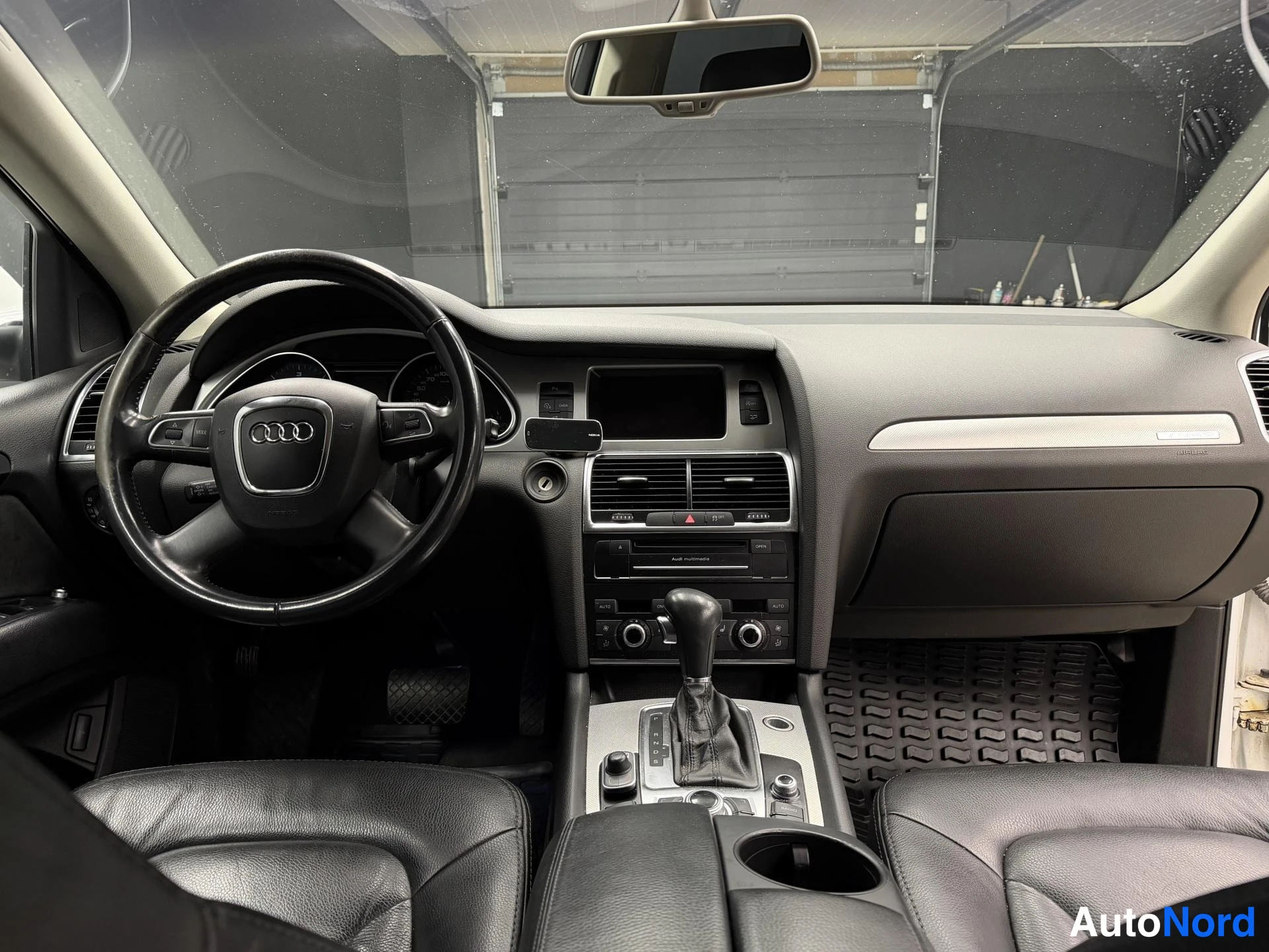 Valkoinen Audi Q7 2011, kuva 16