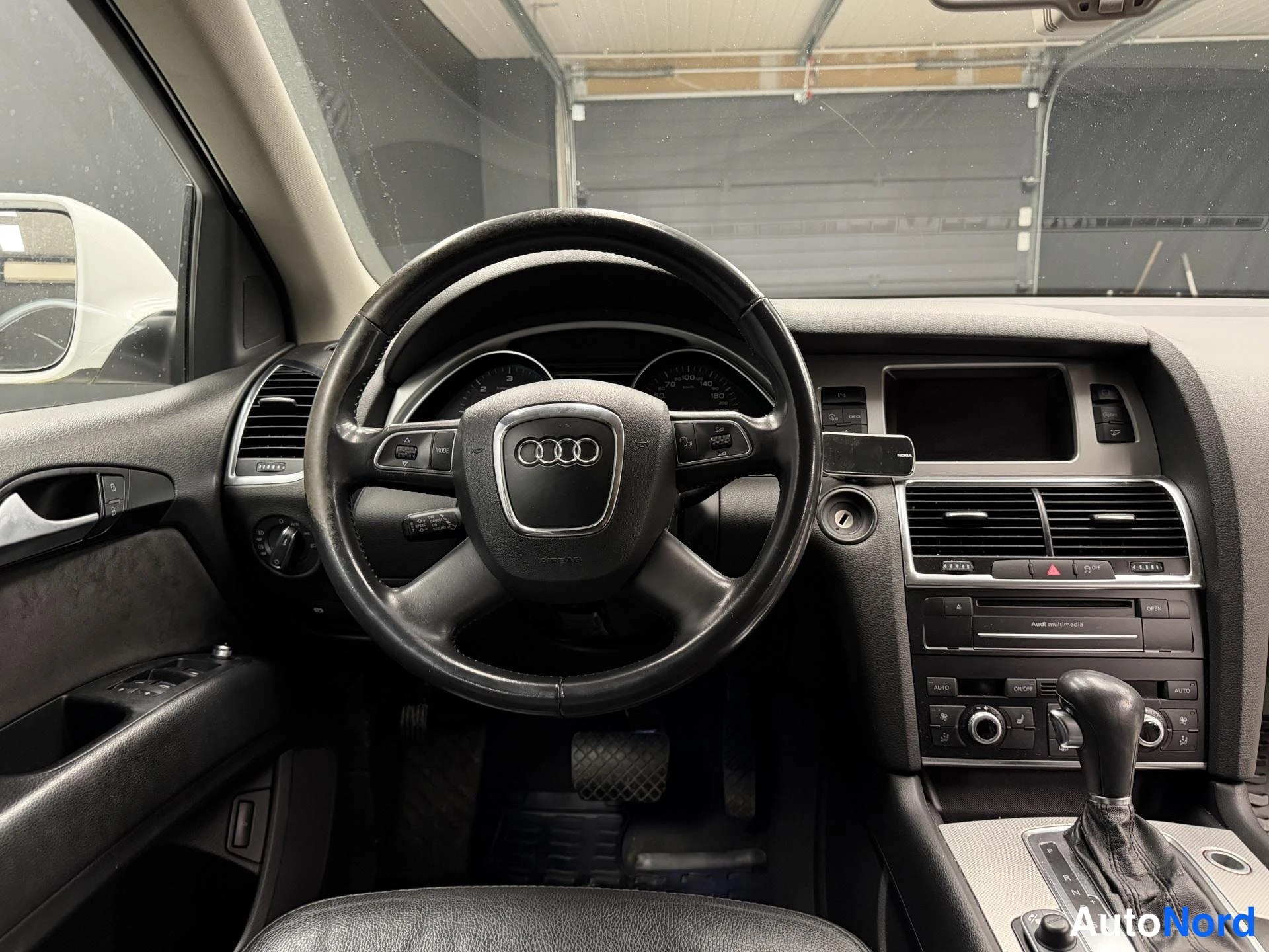 Valkoinen Audi Q7 2011, kuva 17