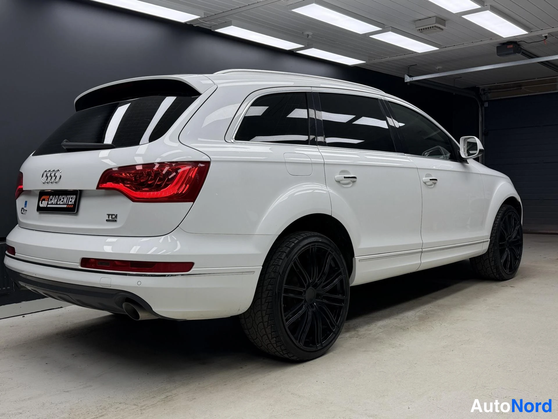 Valkoinen Audi Q7 2011, takaviisto, kuva 5