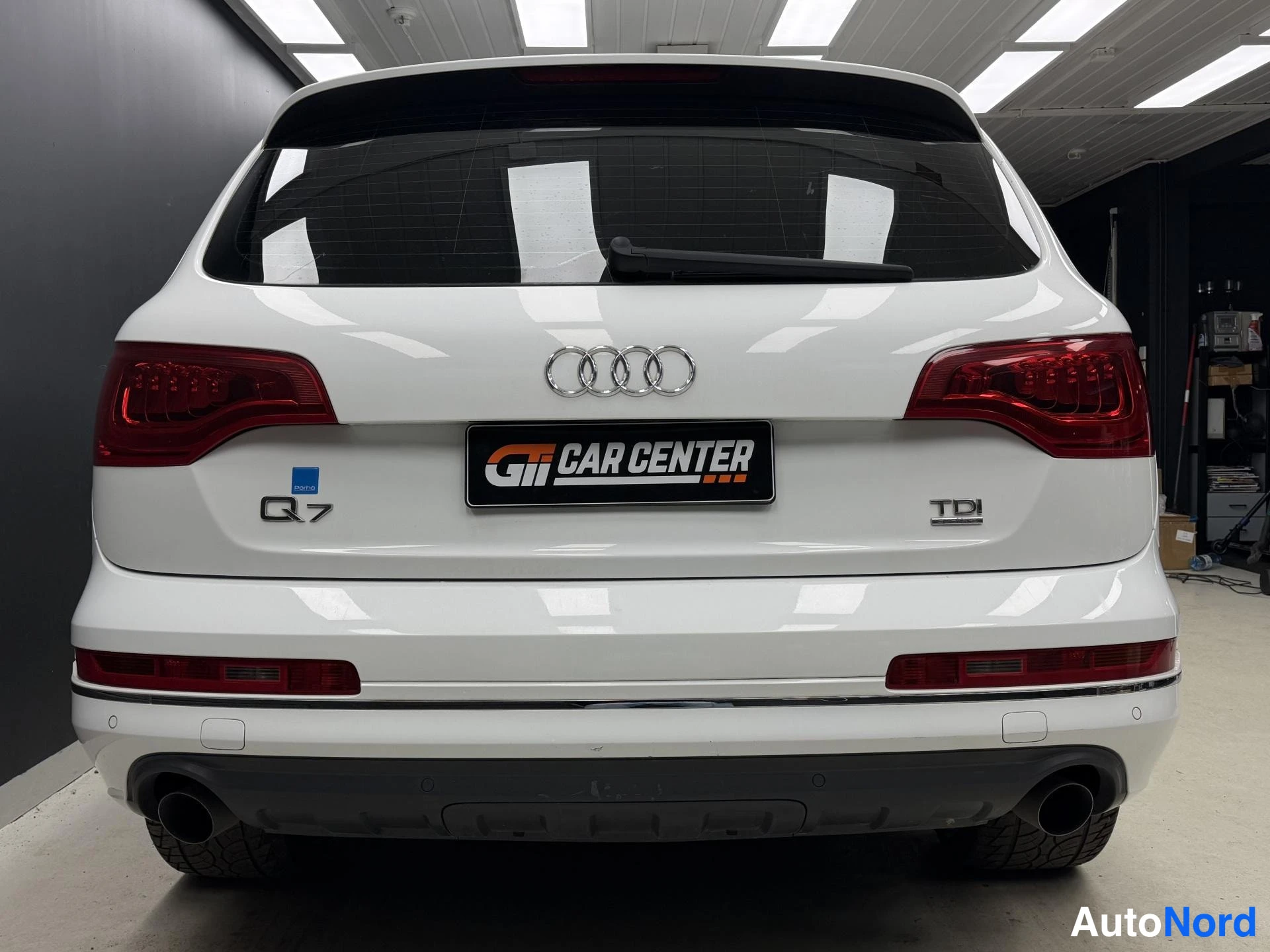 Valkoinen Audi Q7 2011, takaa, kuva 6