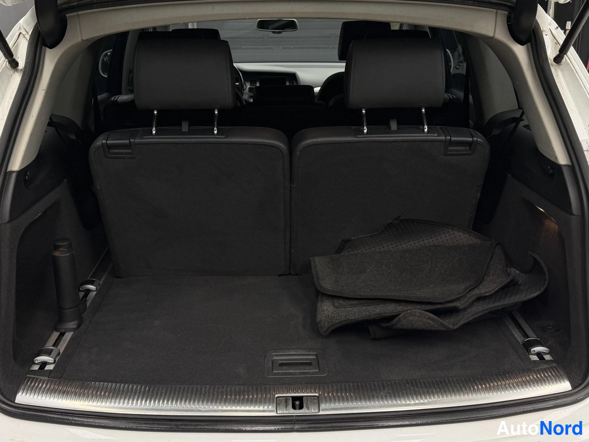 Valkoinen Audi Q7 2011, kuva 7