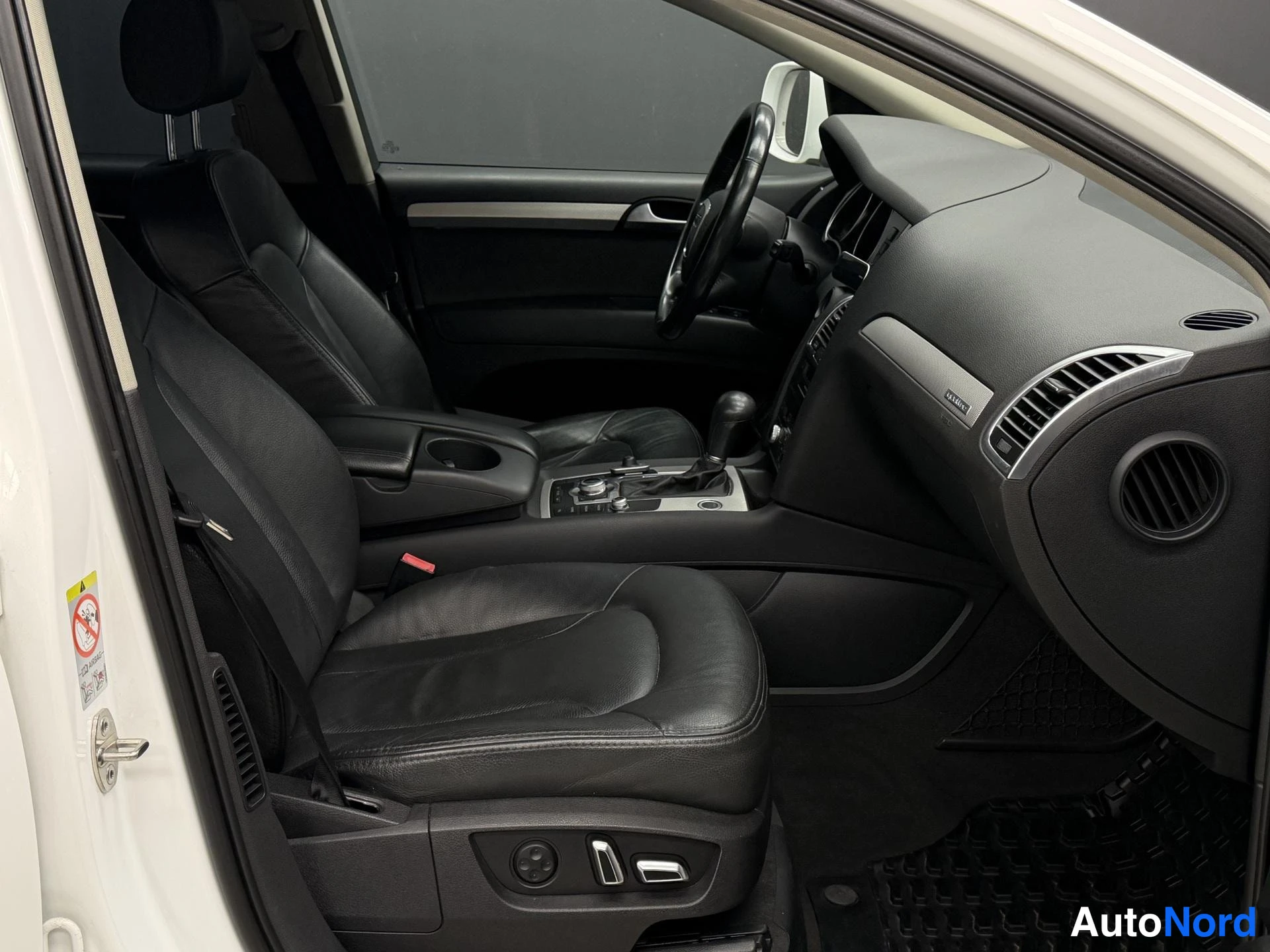 Valkoinen Audi Q7 2011, kuva 9