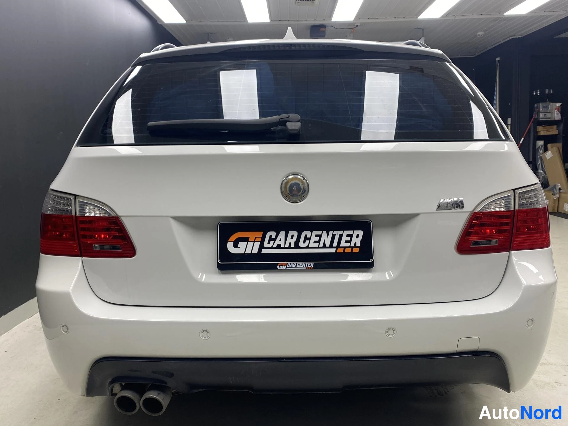 Valkoinen BMW 535d 2007, takaa, kuva 6