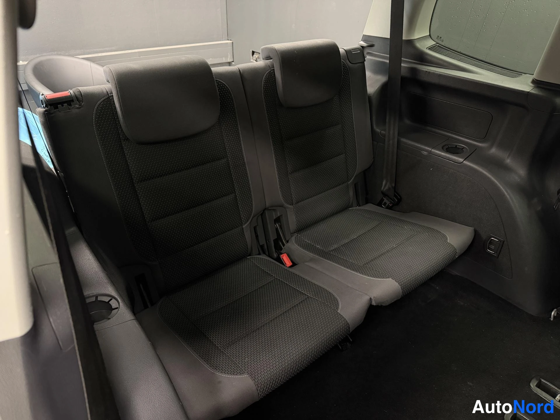 Harmaa Volkswagen Touran 2014, kuva 11