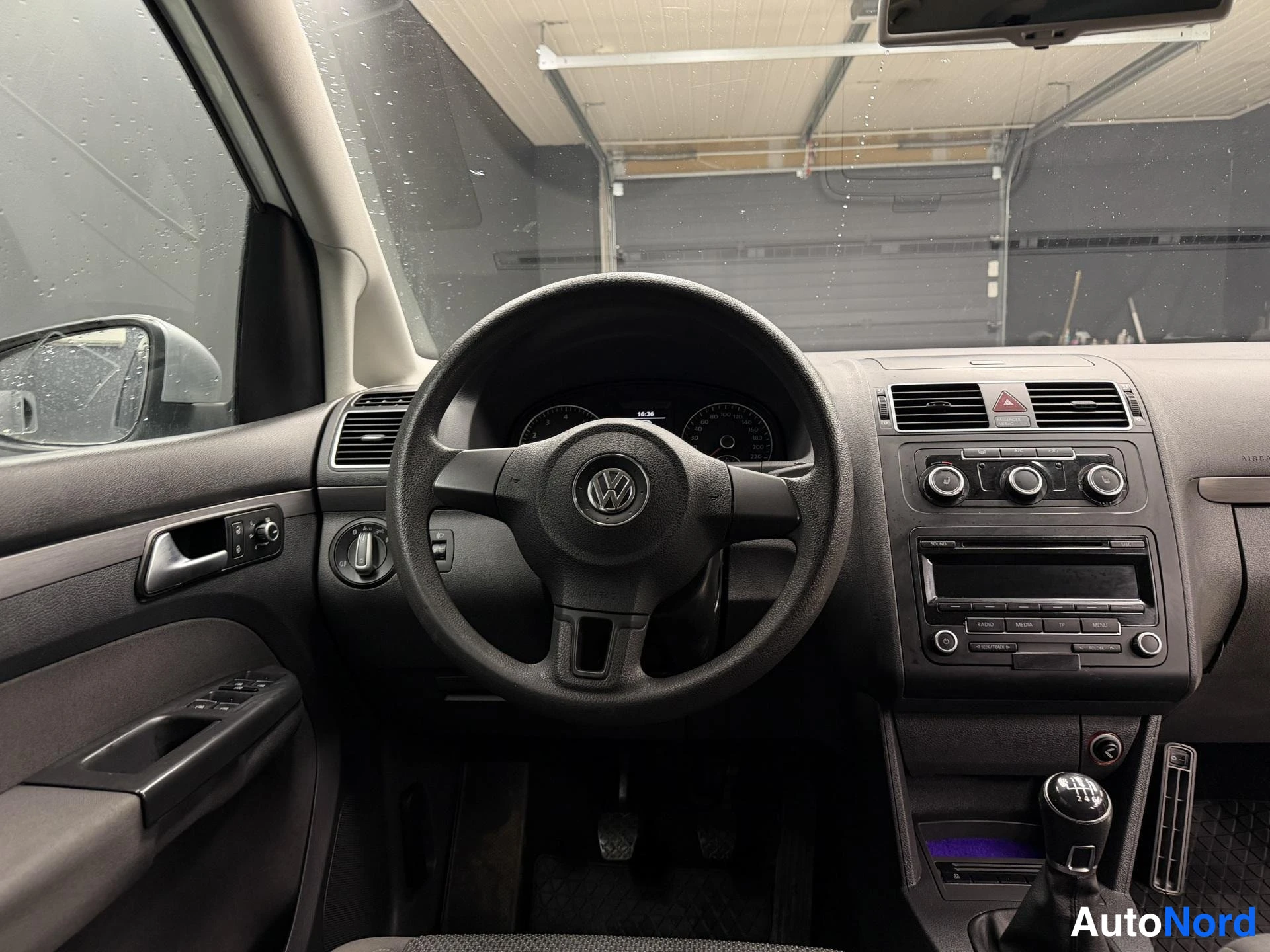 Harmaa Volkswagen Touran 2014, kuva 13