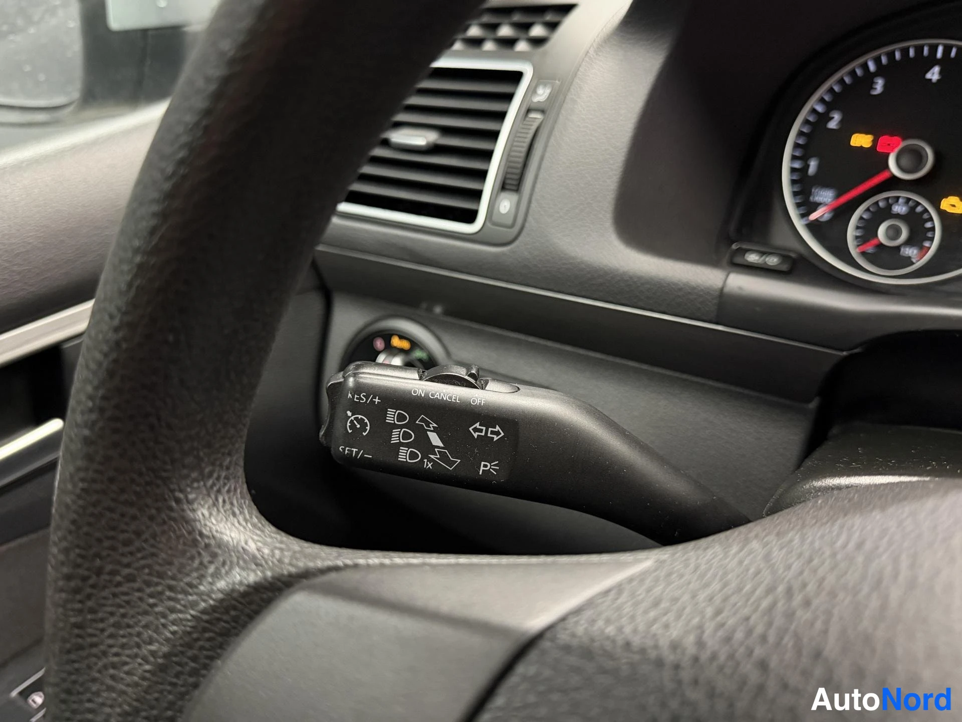 Harmaa Volkswagen Touran 2014, kuva 18