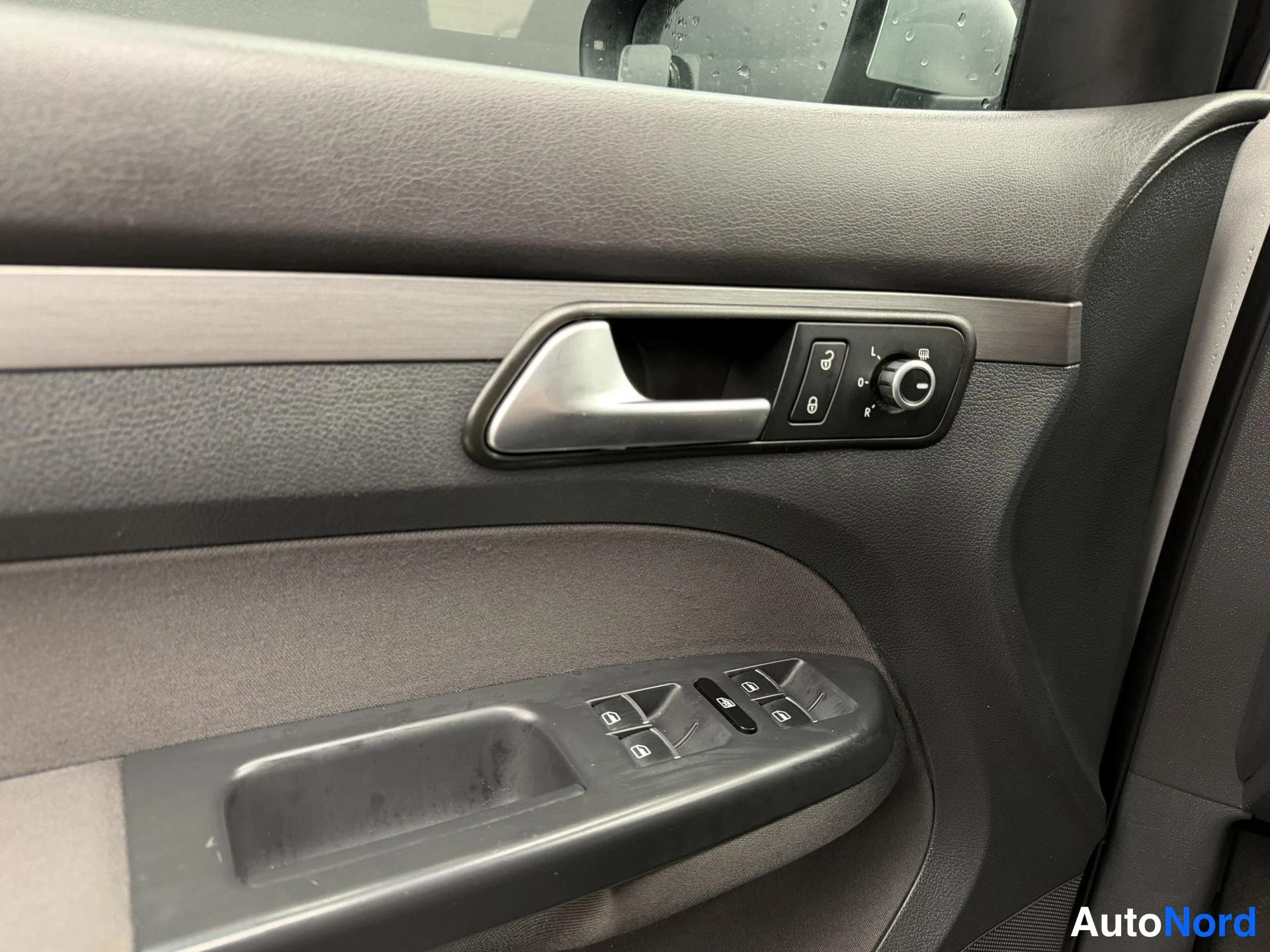 Harmaa Volkswagen Touran 2014, kuva 16