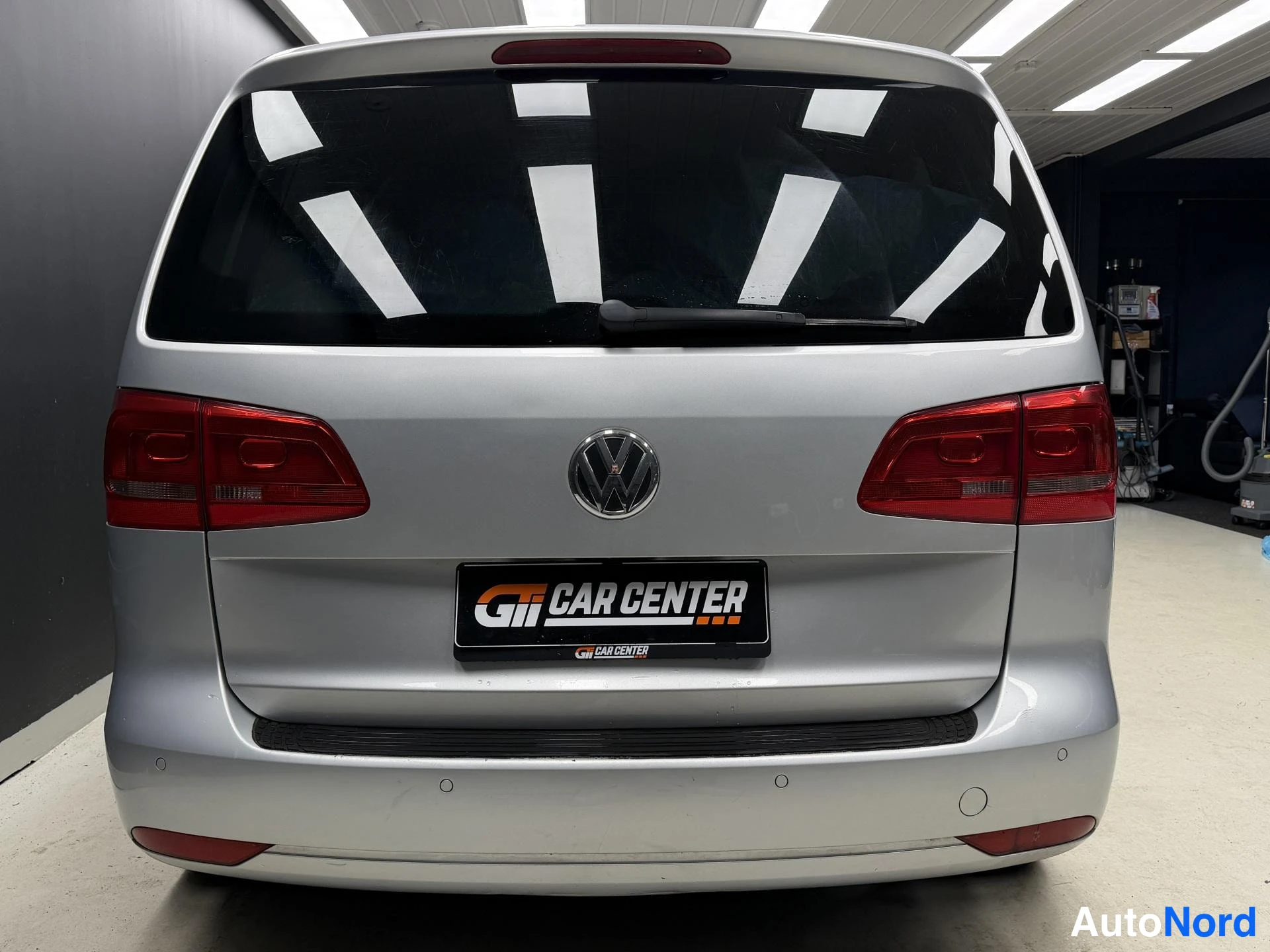 Harmaa Volkswagen Touran 2014, takaa, kuva 6