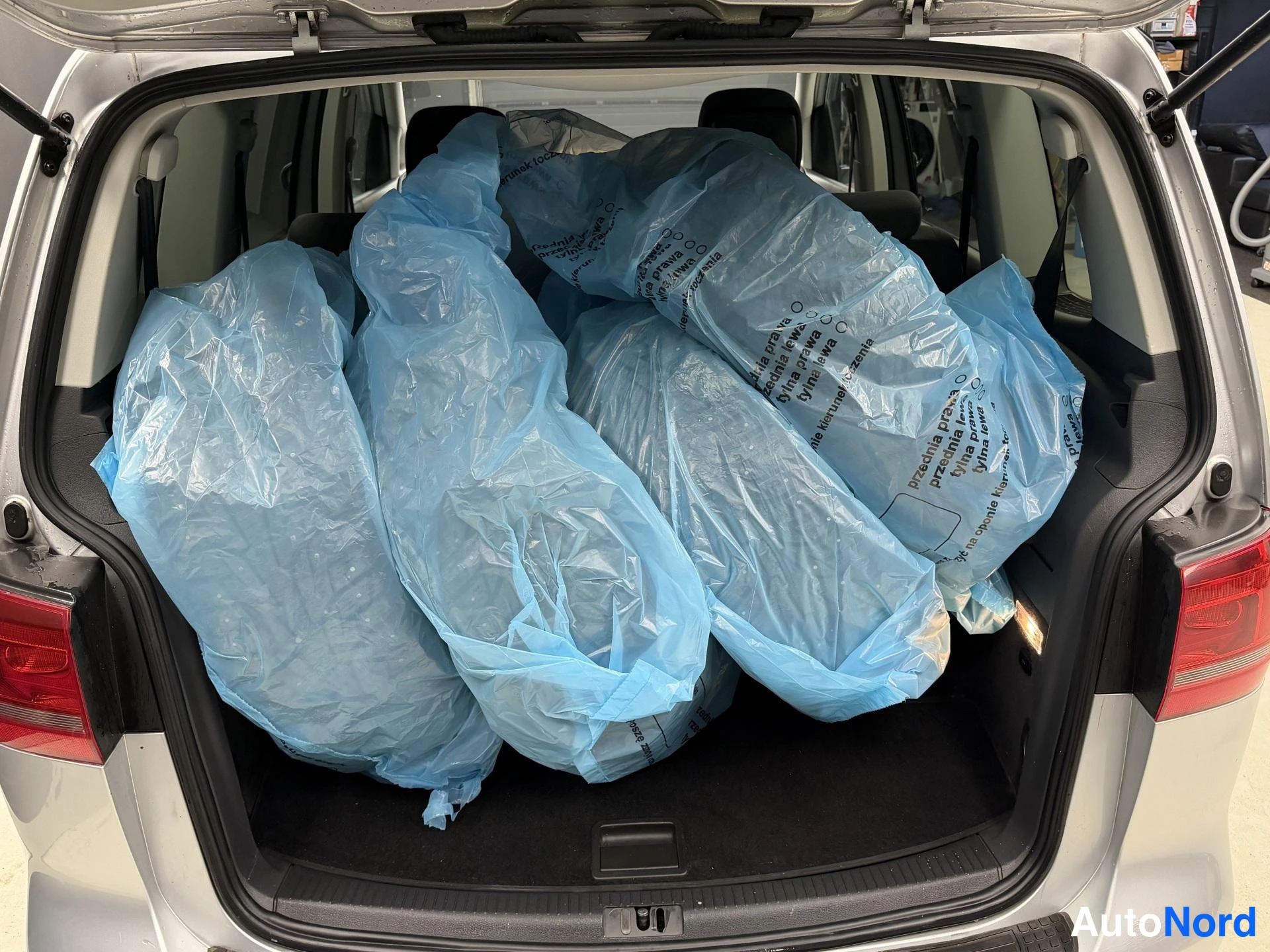 Harmaa Volkswagen Touran 2014, kuva 7
