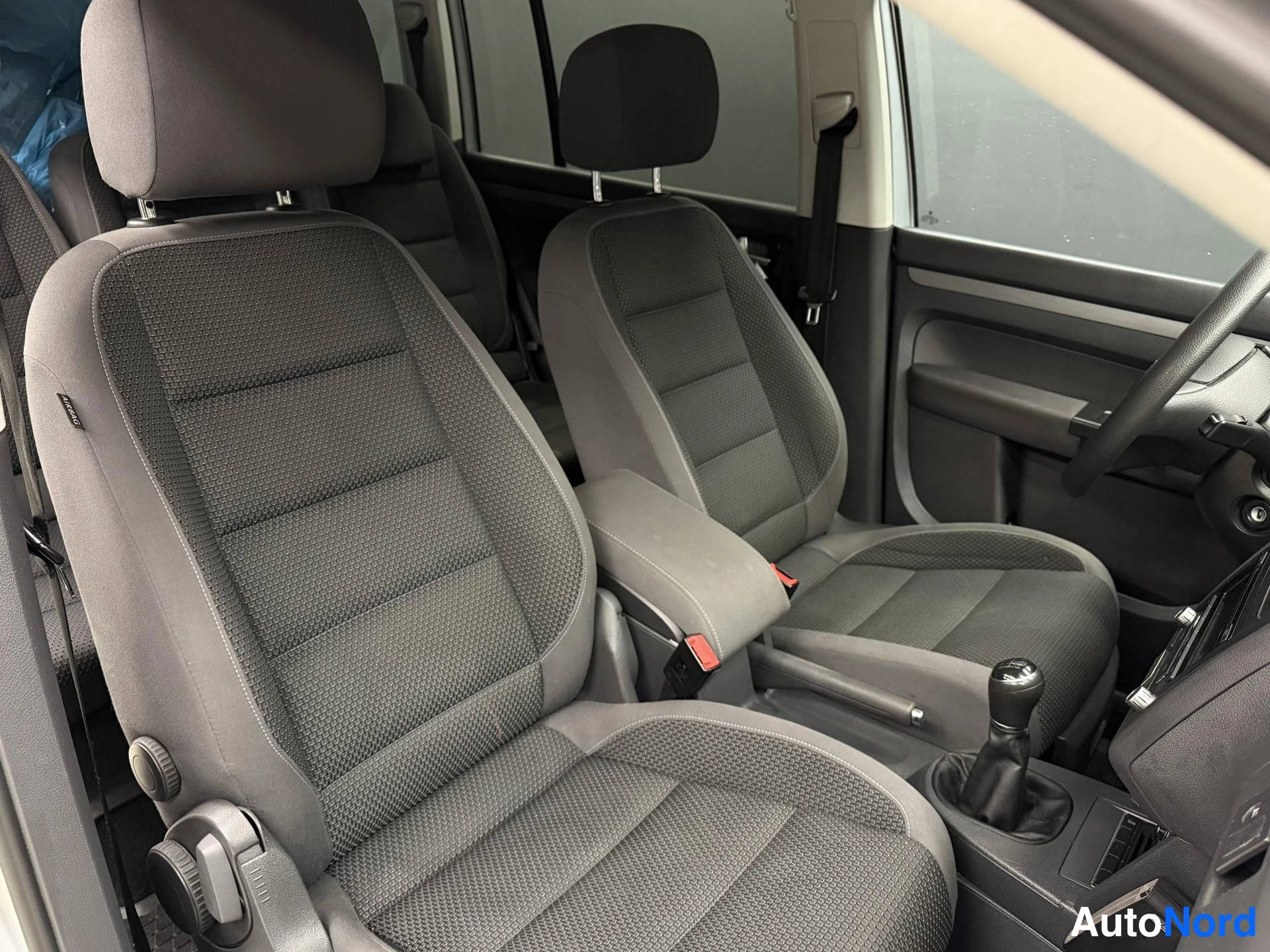 Harmaa Volkswagen Touran 2014, kuva 17
