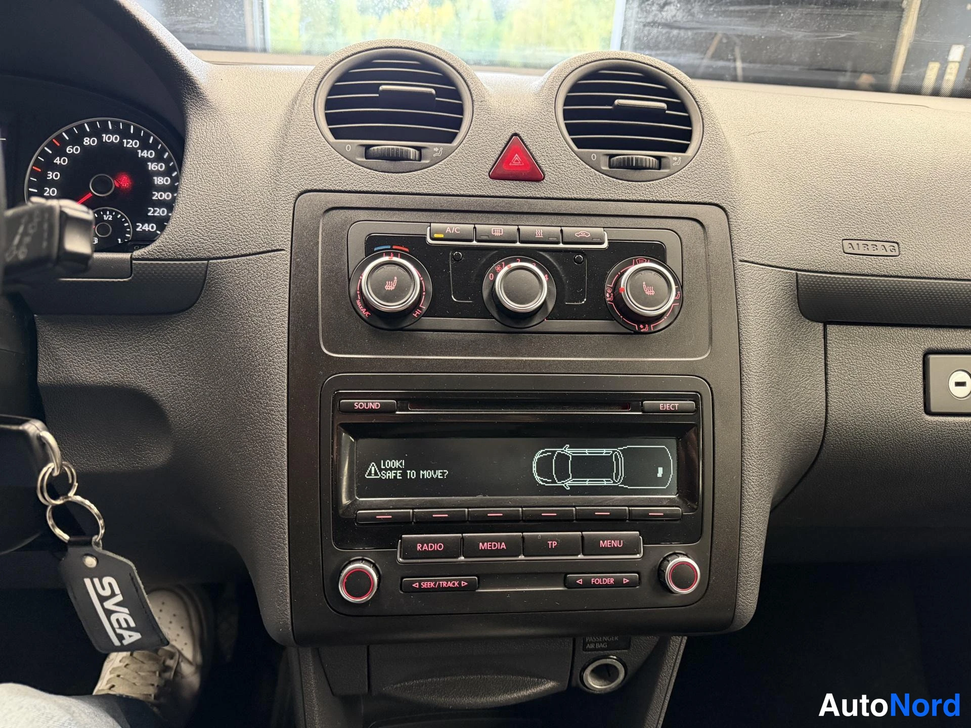 Ruskea Volkswagen Caddy 2013, kuva 18