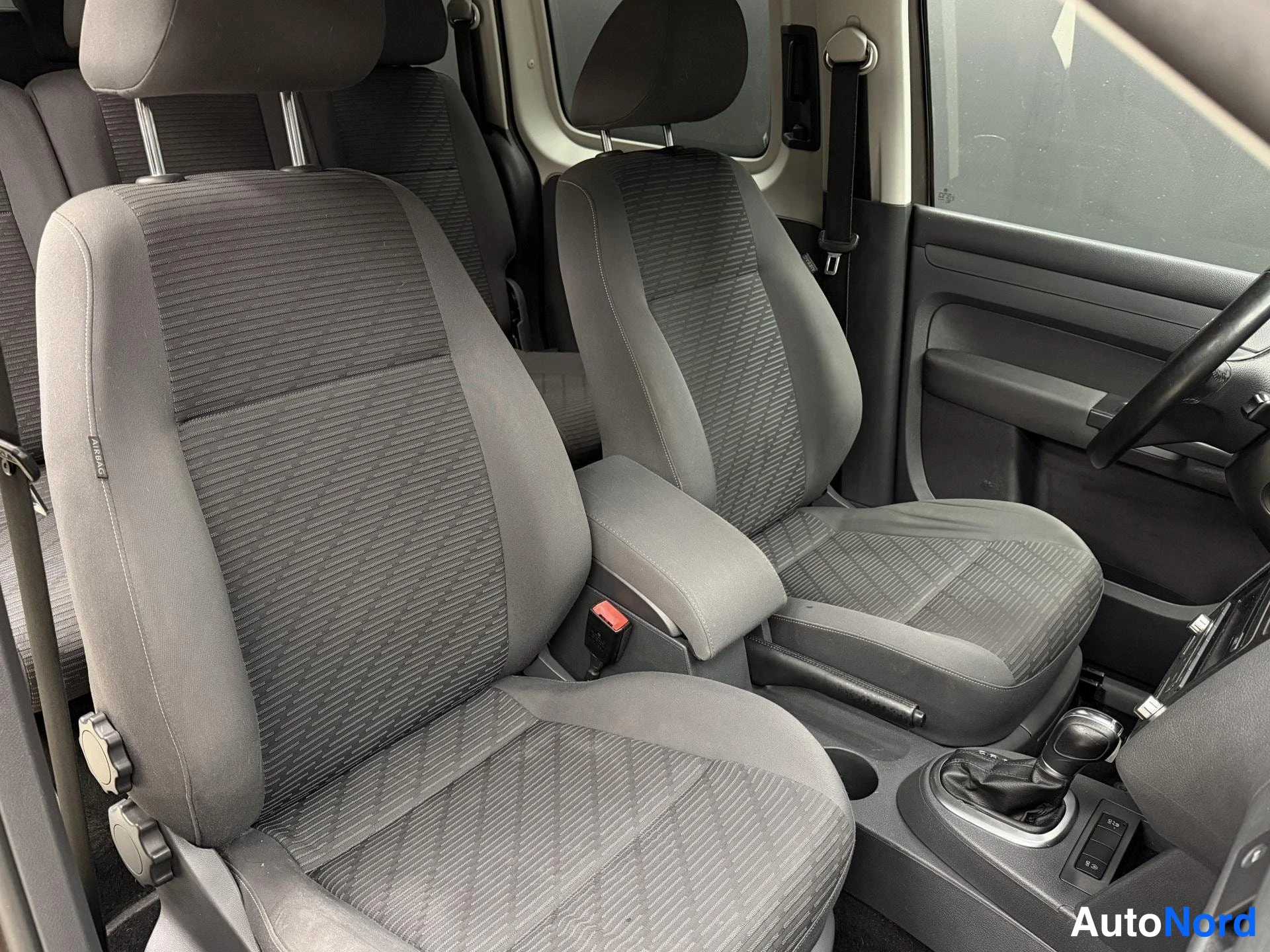Ruskea Volkswagen Caddy 2013, kuva 9