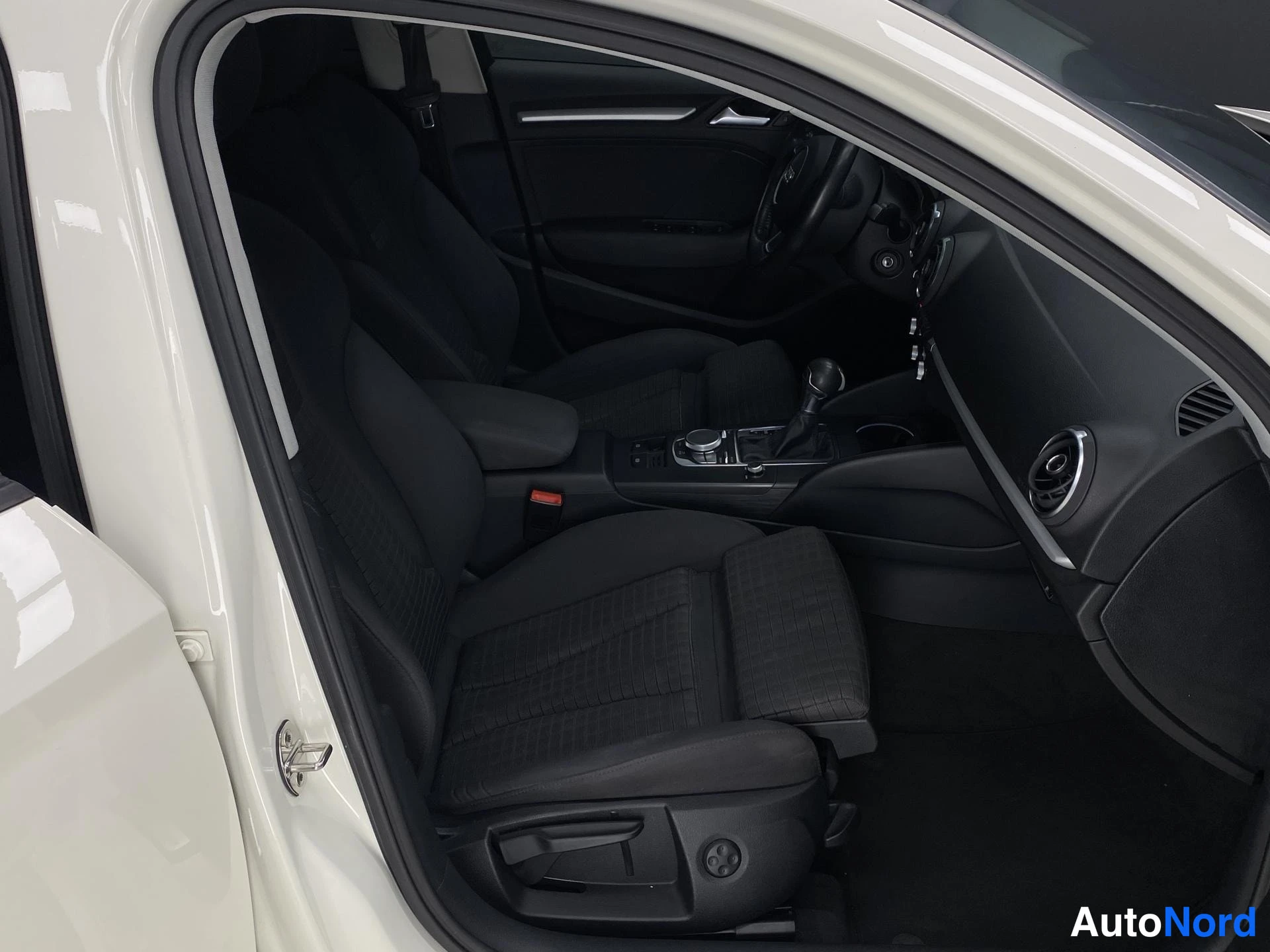 Vit Audi A3 2015, bild 15