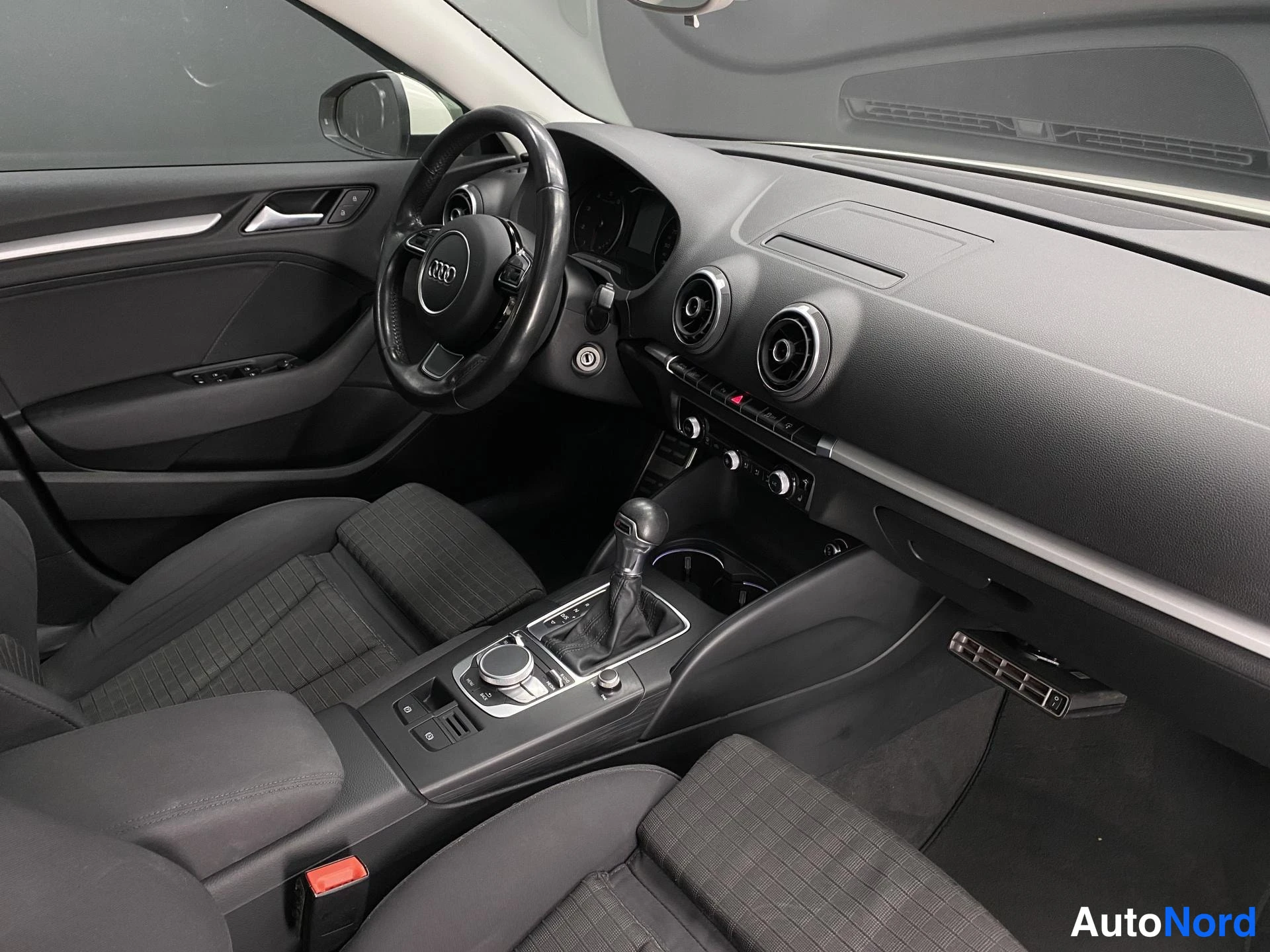 Vit Audi A3 2015, bild 19