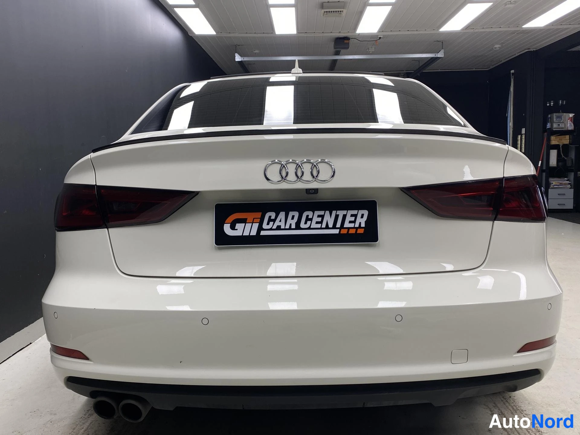 Vit Audi A3 2015, bakifrån, bild 10