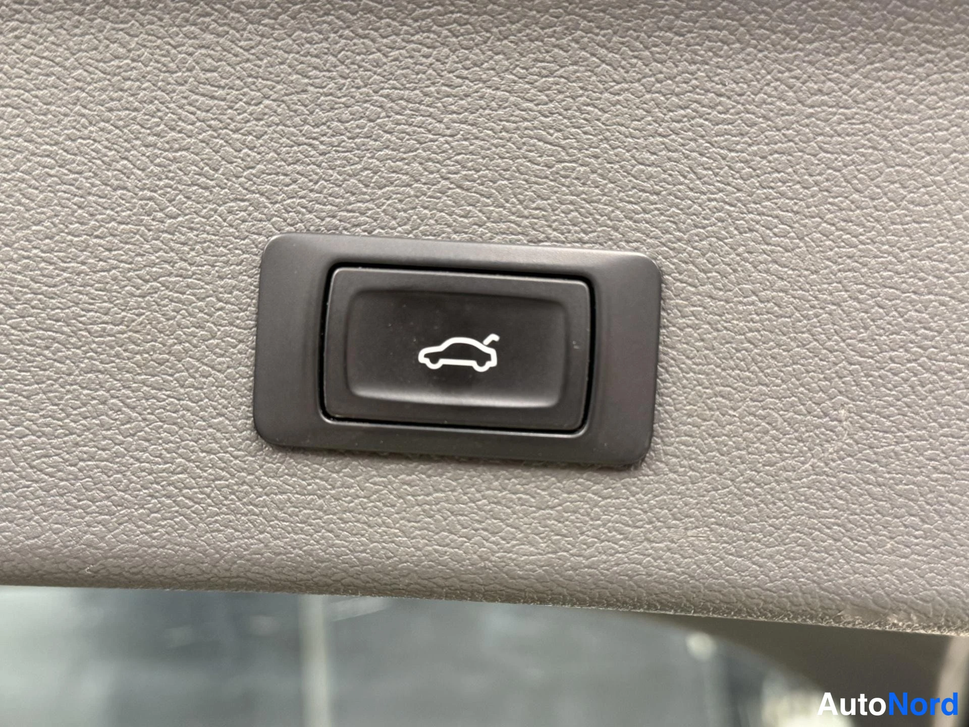 Musta Audi A4 2015, kuva 6