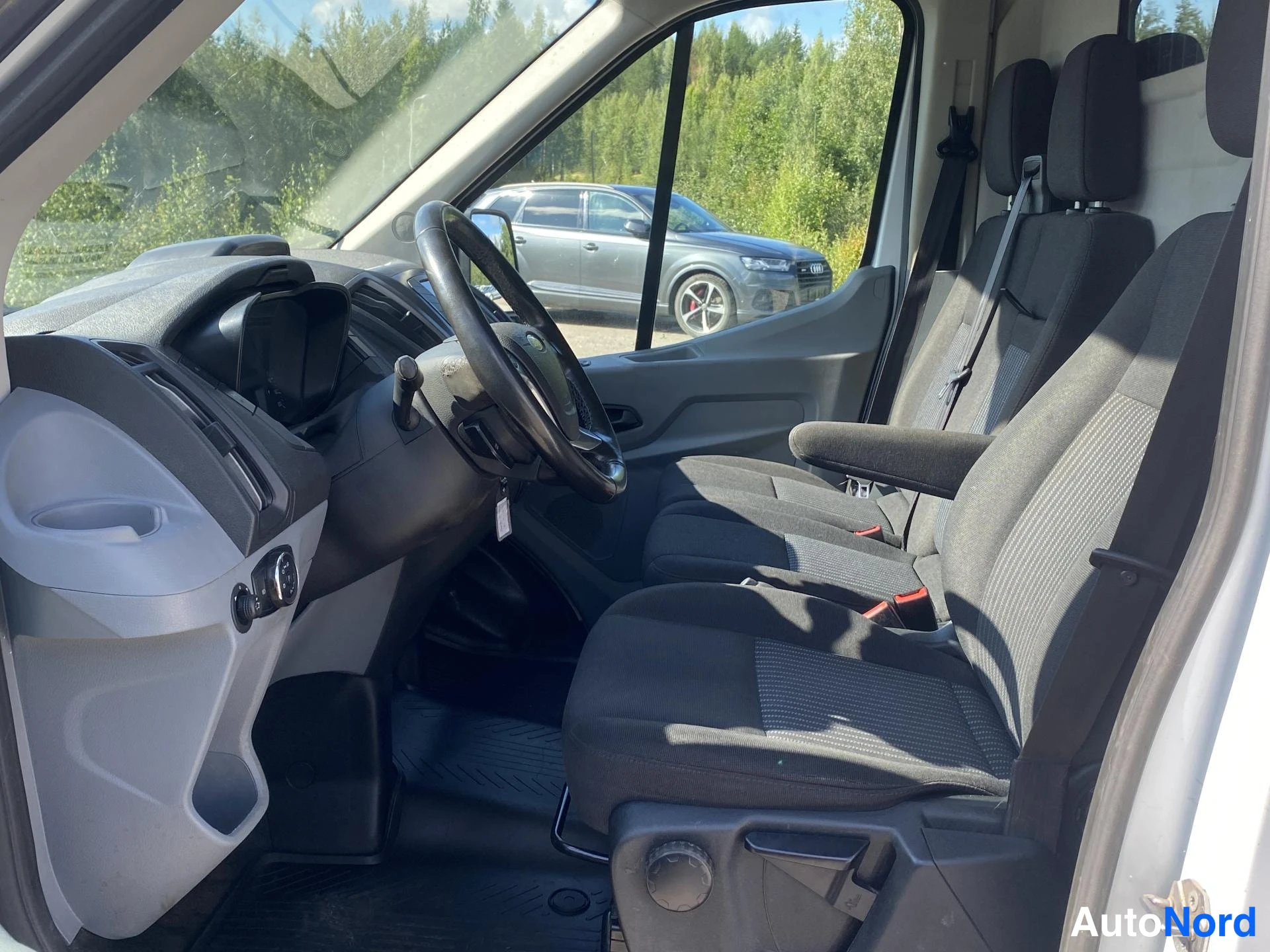 Valkoinen Ford Transit 2019, kuva 14