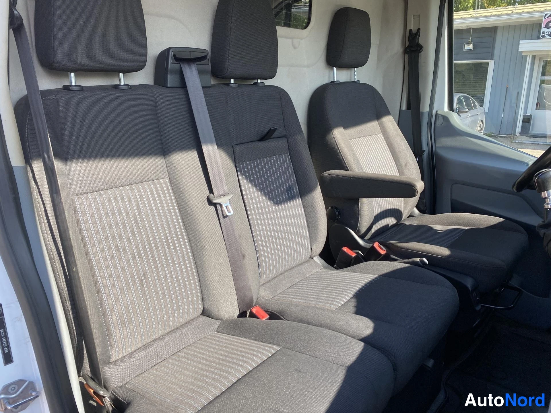 Valkoinen Ford Transit 2019, kuva 16