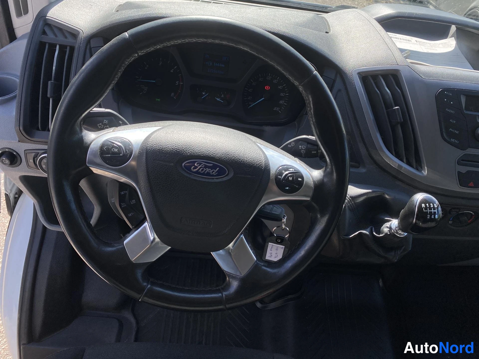Valkoinen Ford Transit 2019, kuva 19