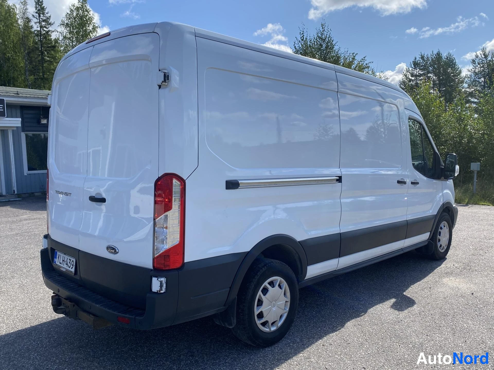 Valkoinen Ford Transit 2019, takaviisto, kuva 8