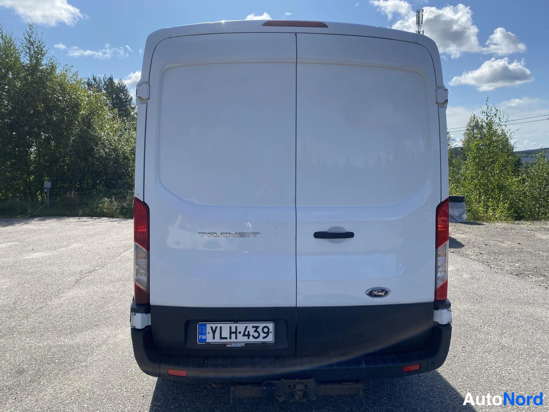 Valkoinen Ford Transit 2019, takaa, kuva 9