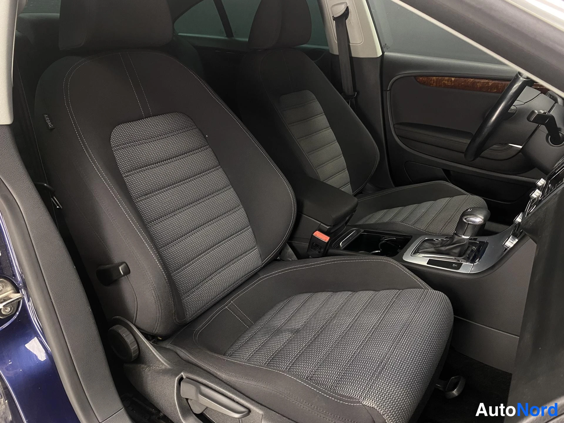 Sininen Volkswagen Passat CC 2011, kuva 16
