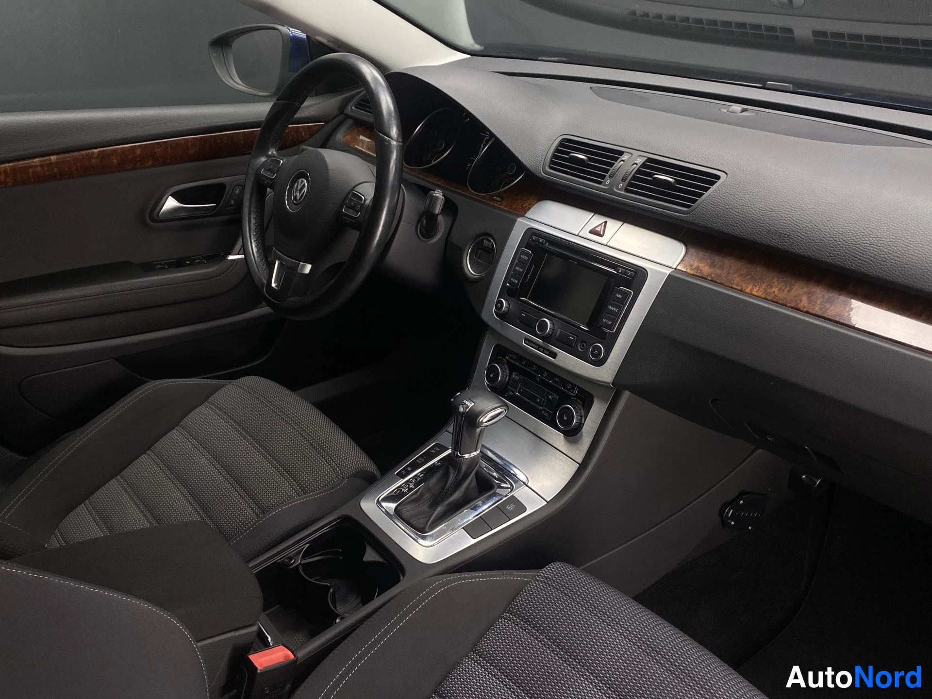 Sininen Volkswagen Passat CC 2011, kuva 20