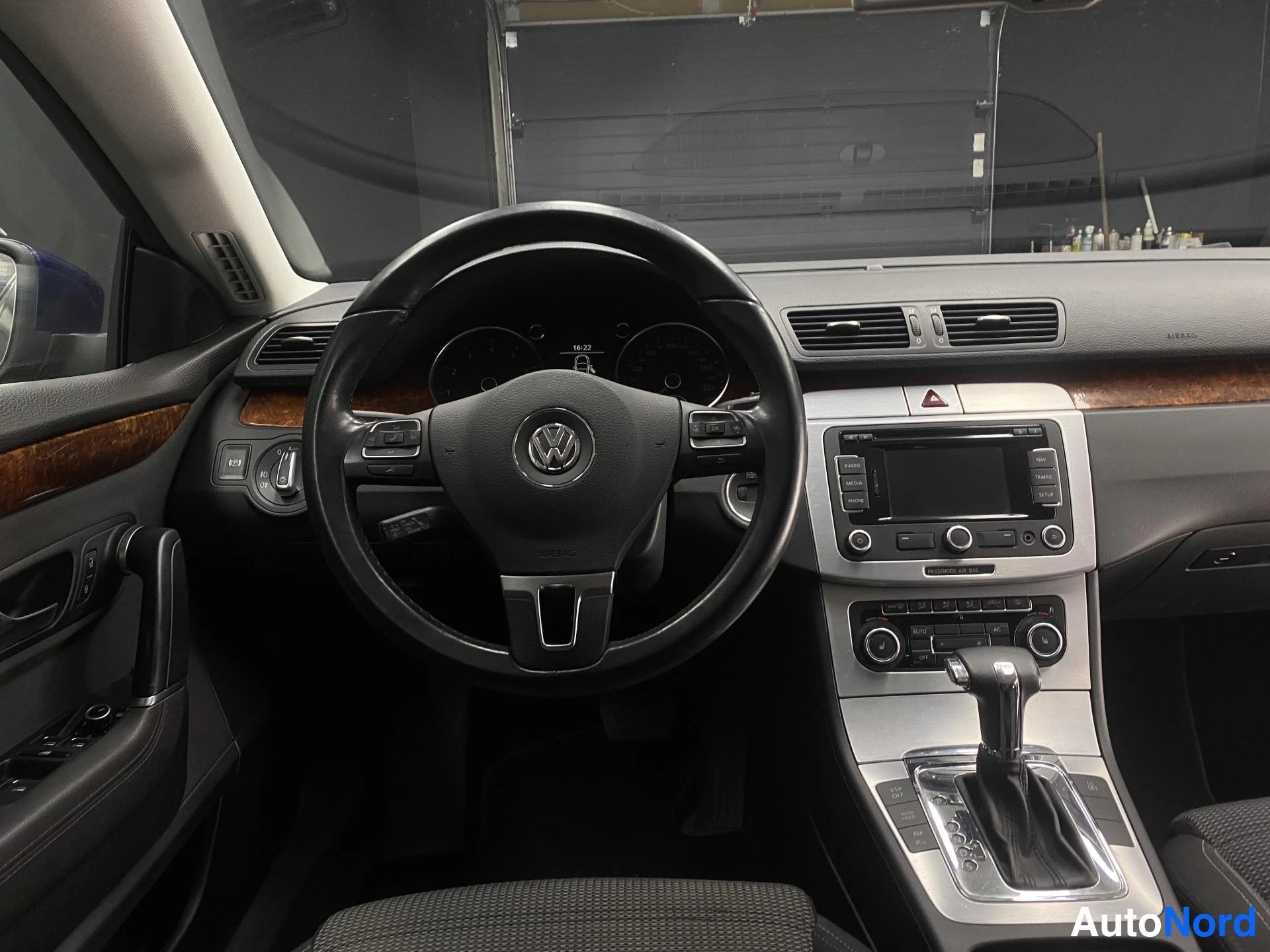 Sininen Volkswagen Passat CC 2011, kuva 22