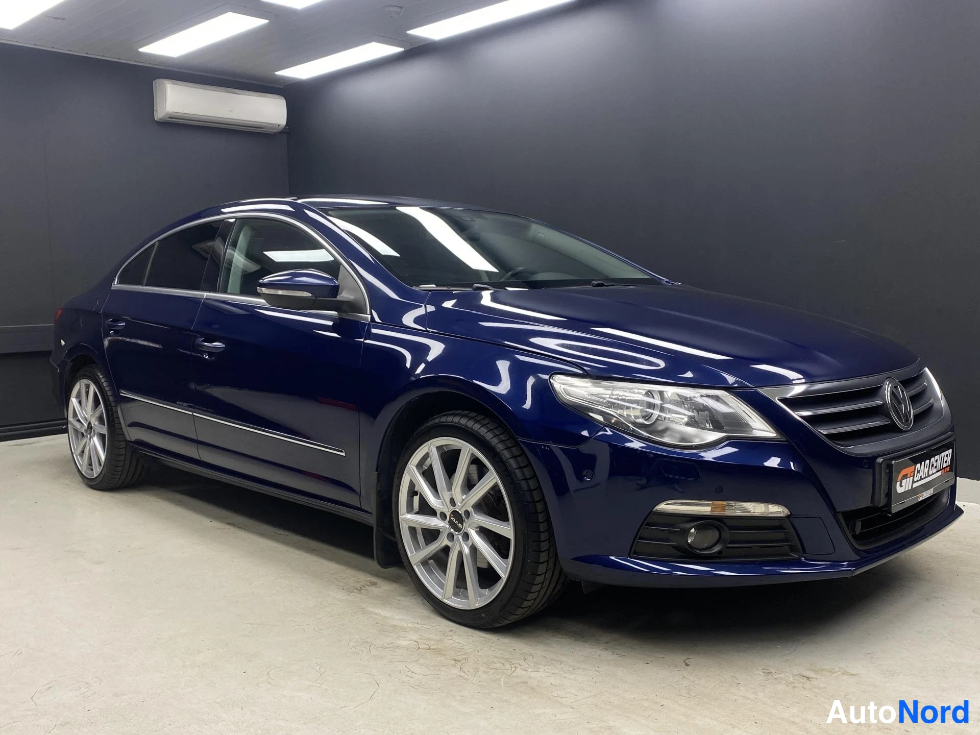 Sininen Volkswagen Passat CC 2011, etuviisto, keula oikealle, kuva 2
