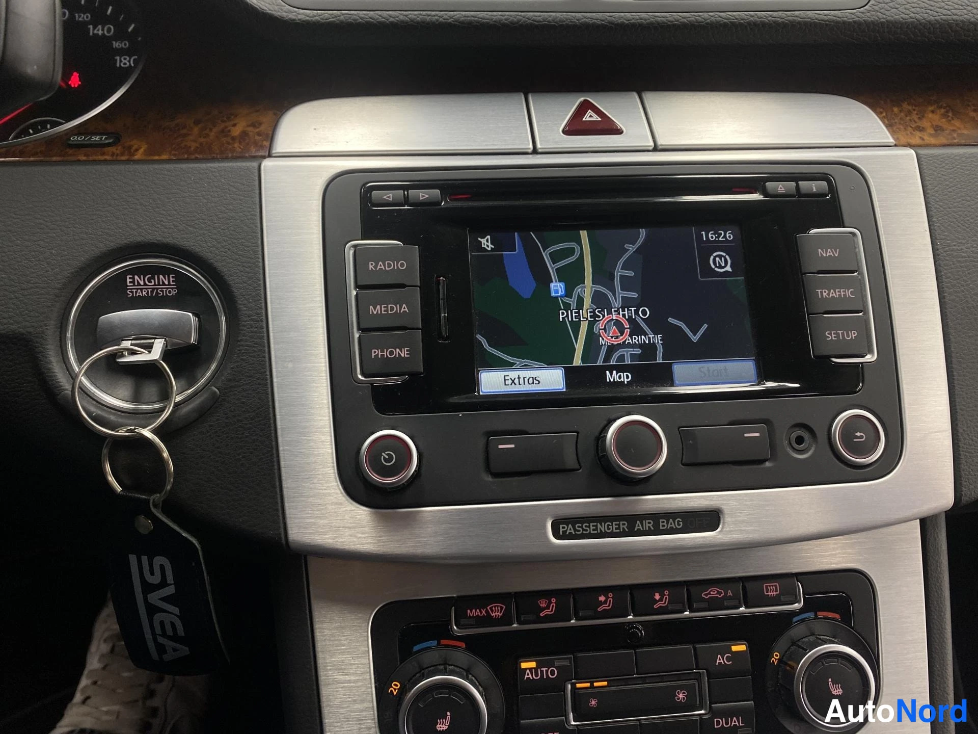 Sininen Volkswagen Passat CC 2011, yksityiskohta, kuva 9
