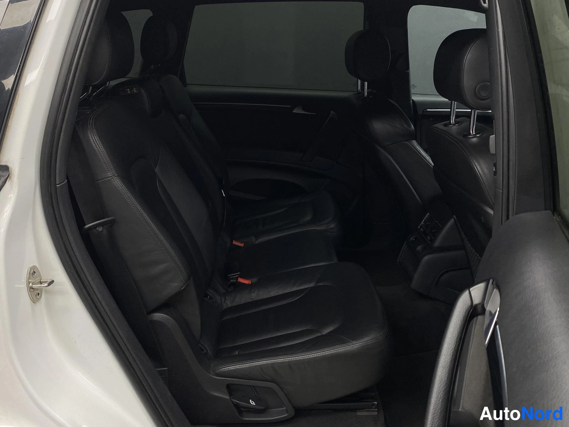 Valkoinen Audi Q7 2010, kuva 9