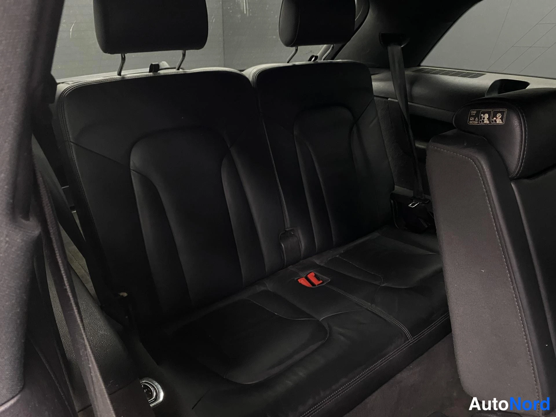 Valkoinen Audi Q7 2010, kuva 11