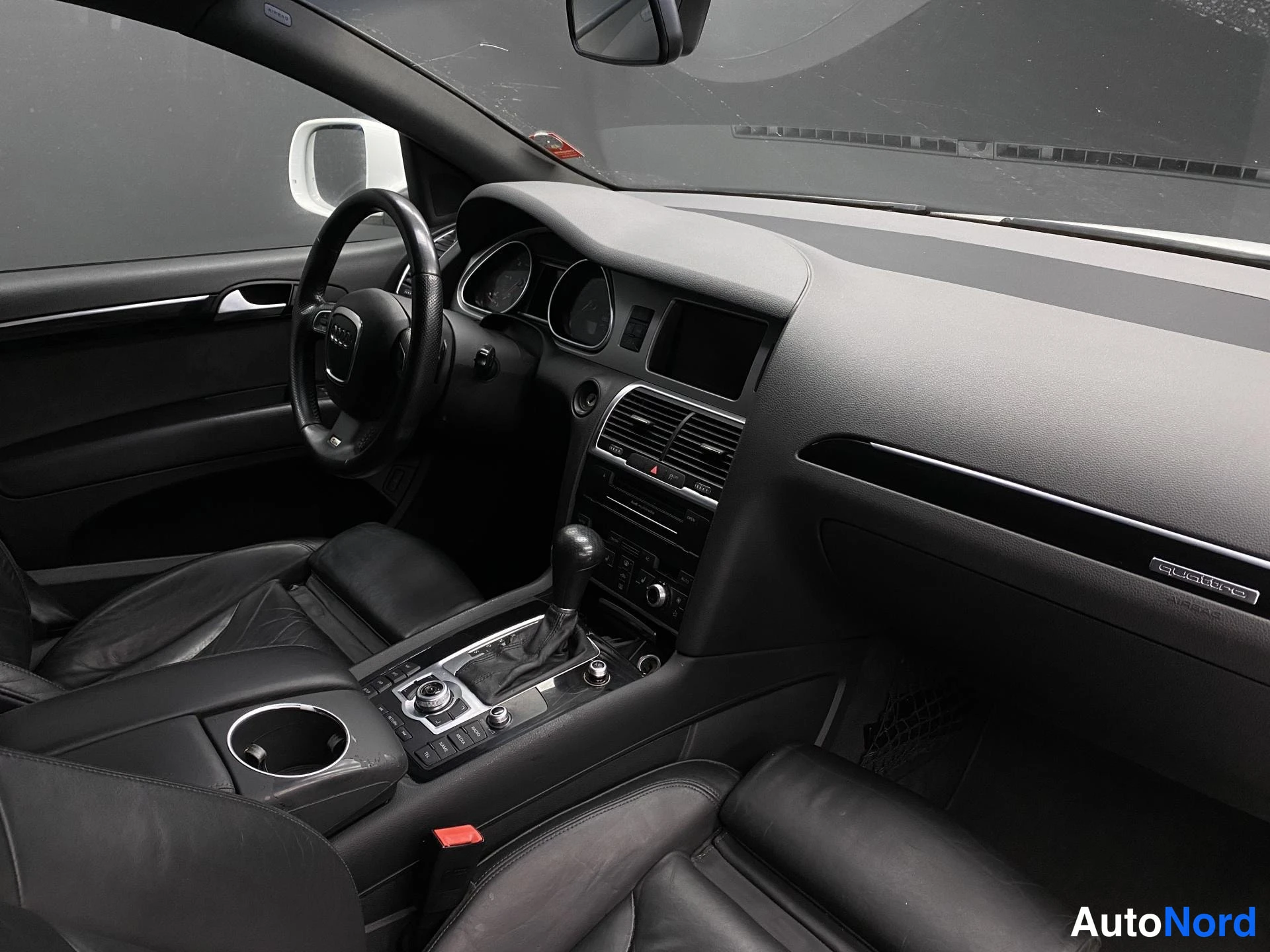 Valkoinen Audi Q7 2010, kuva 12
