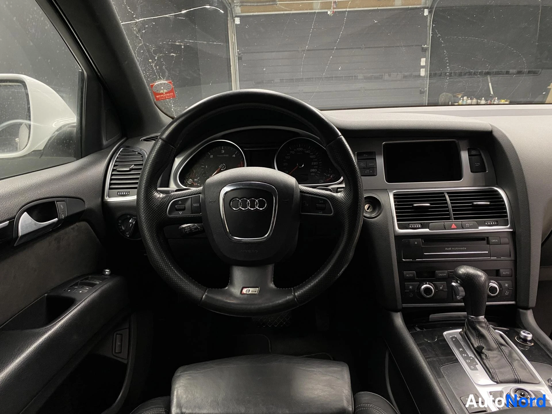 Valkoinen Audi Q7 2010, kuva 14