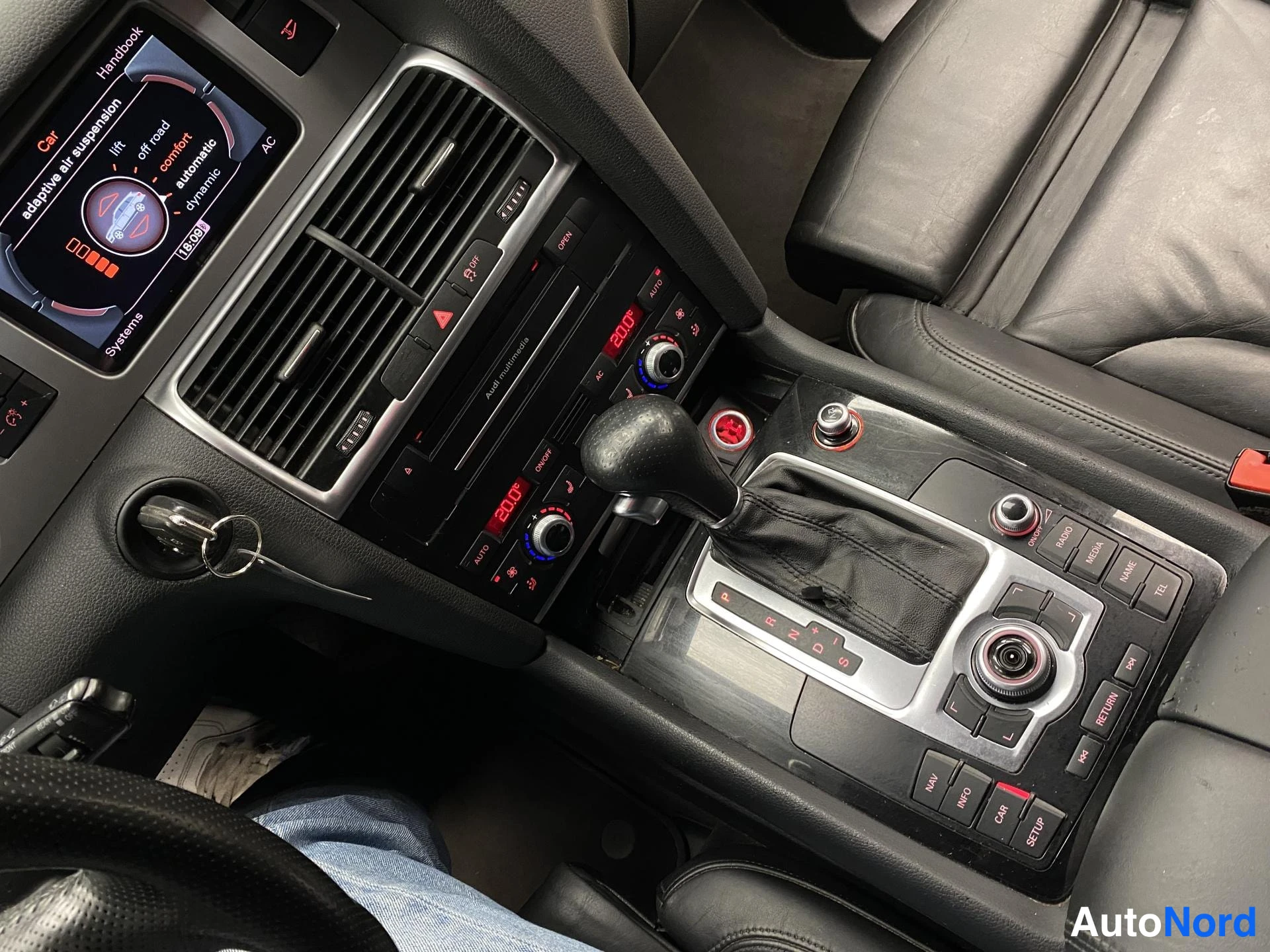 Valkoinen Audi Q7 2010, kuva 22