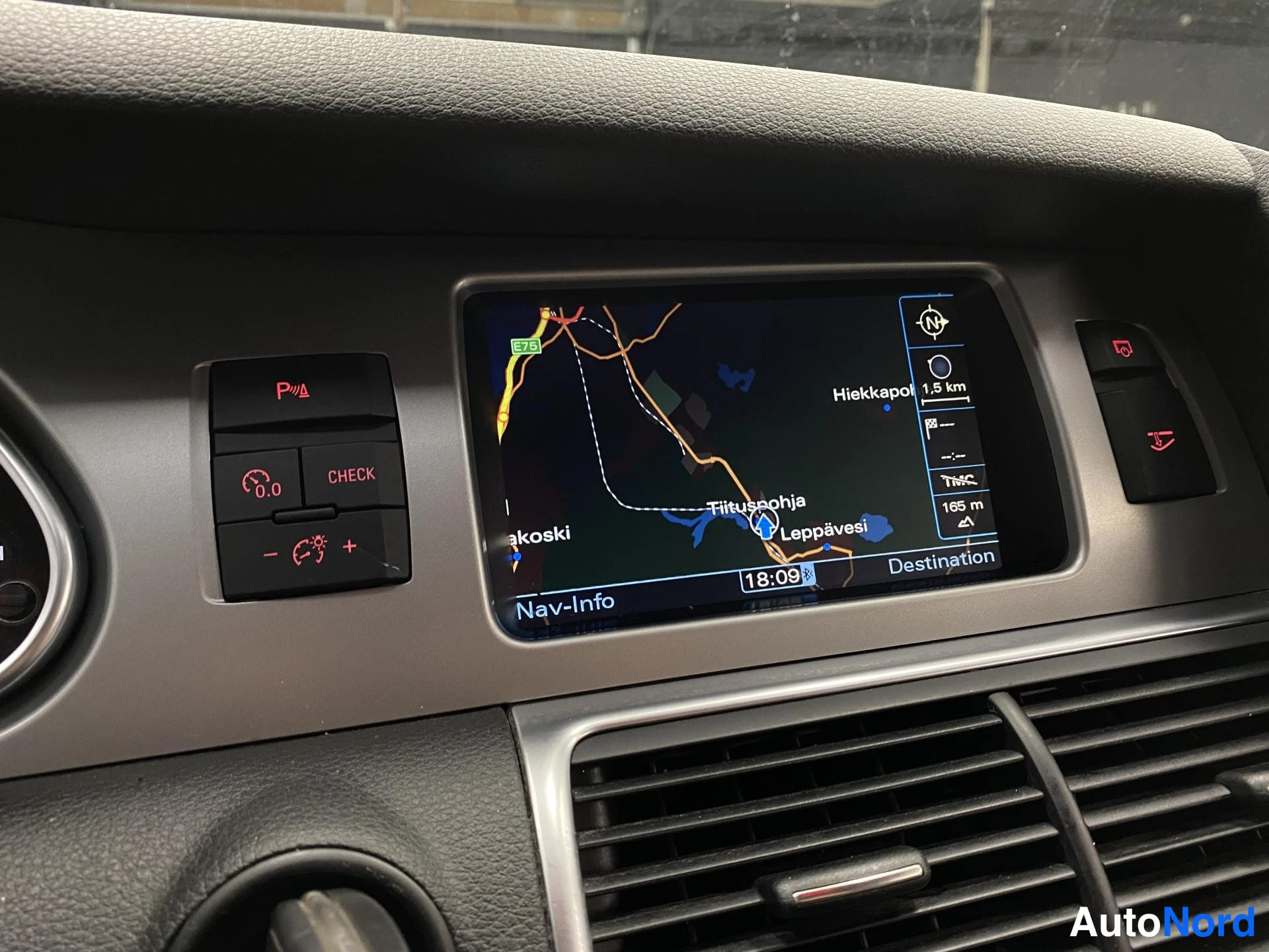 Valkoinen Audi Q7 2010, kuva 16