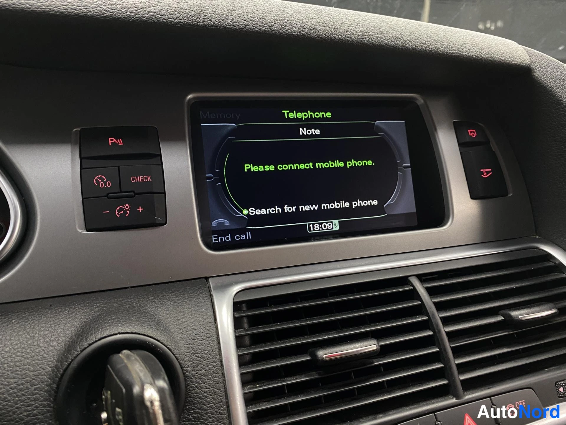 Valkoinen Audi Q7 2010, kuva 17