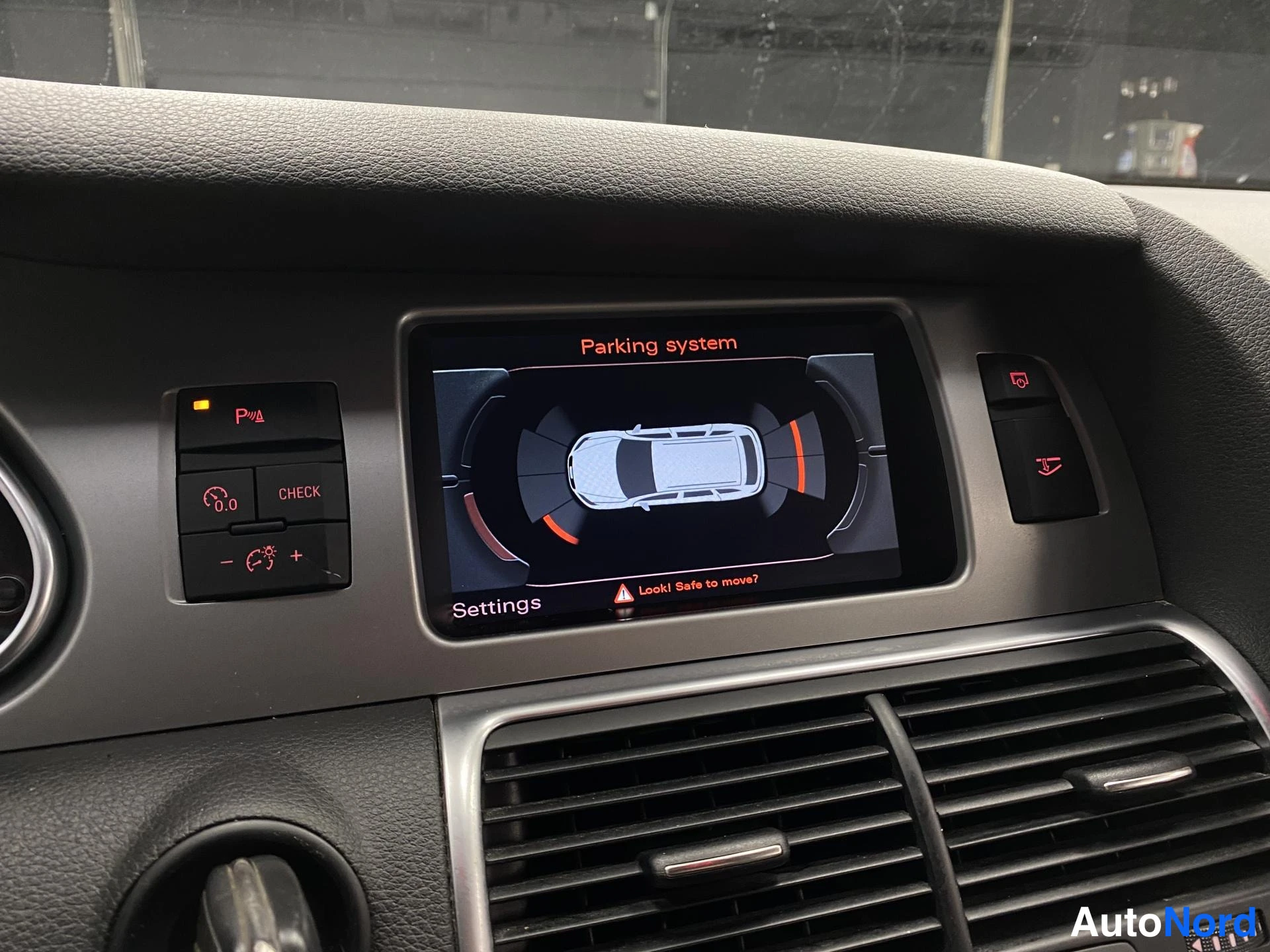 Valkoinen Audi Q7 2010, kuva 19