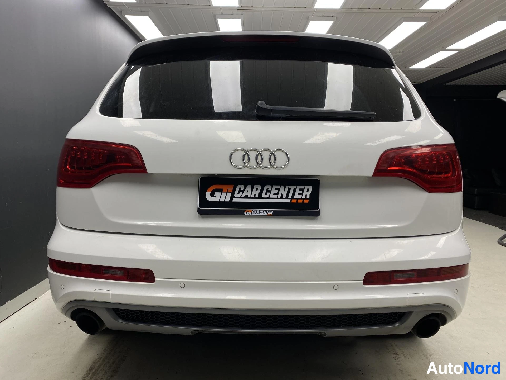 Valkoinen Audi Q7 2010, takaa, kuva 6