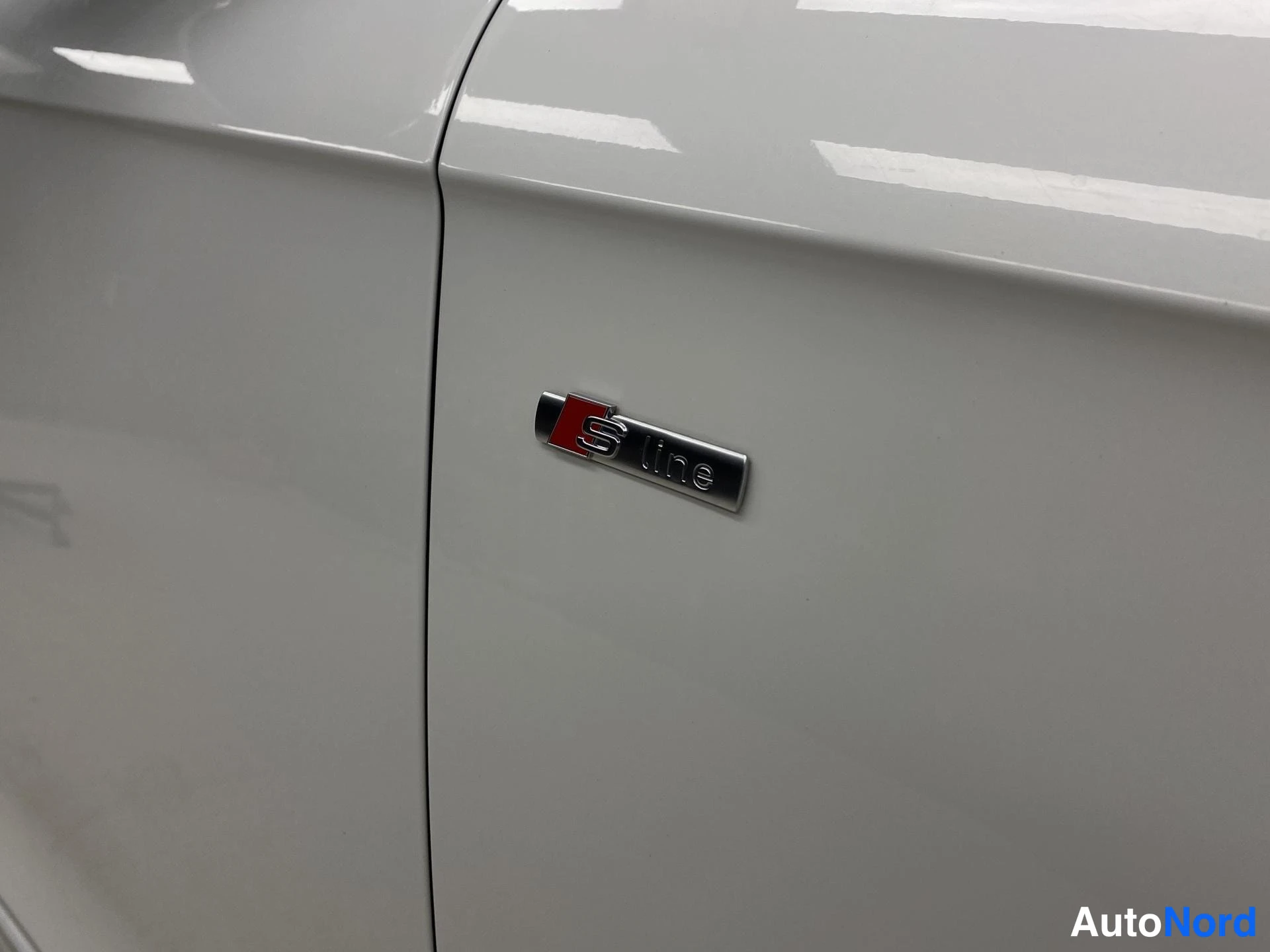 Valkoinen Audi Q7 2010, kuva 20