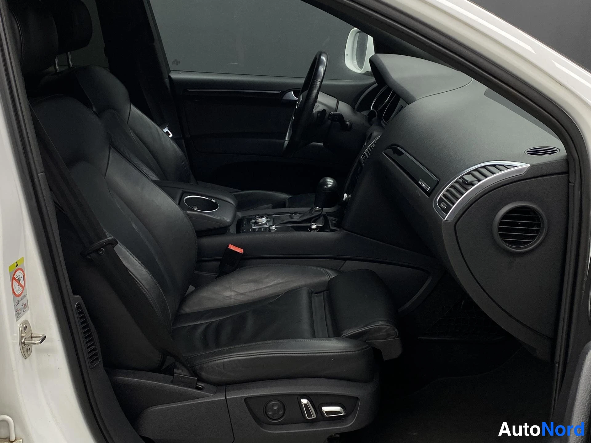 Valkoinen Audi Q7 2010, kuva 7