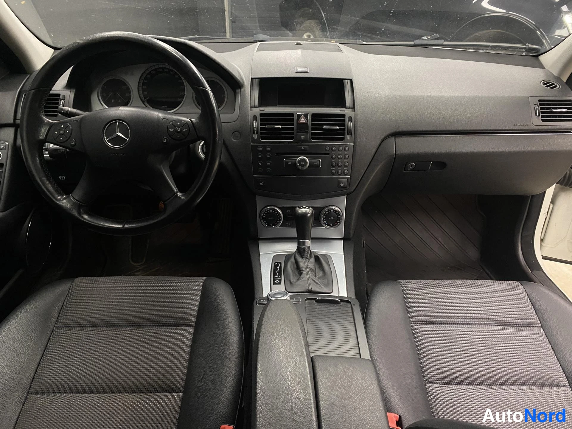 Valkoinen Mercedes-Benz C 2008, asiakirja, kuva 7