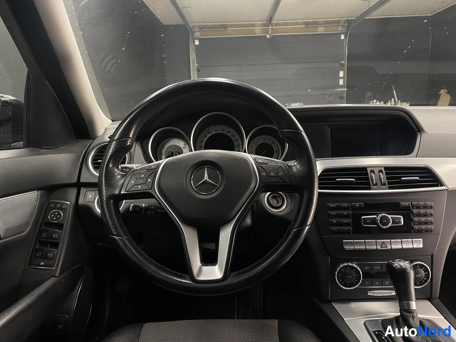 Musta Mercedes-Benz C 2013, kuva 14