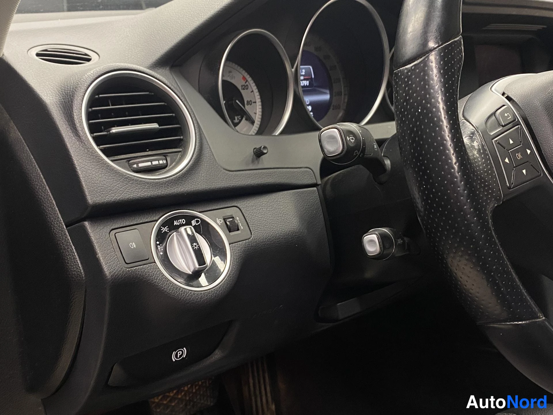 Musta Mercedes-Benz C 2013, kuva 15