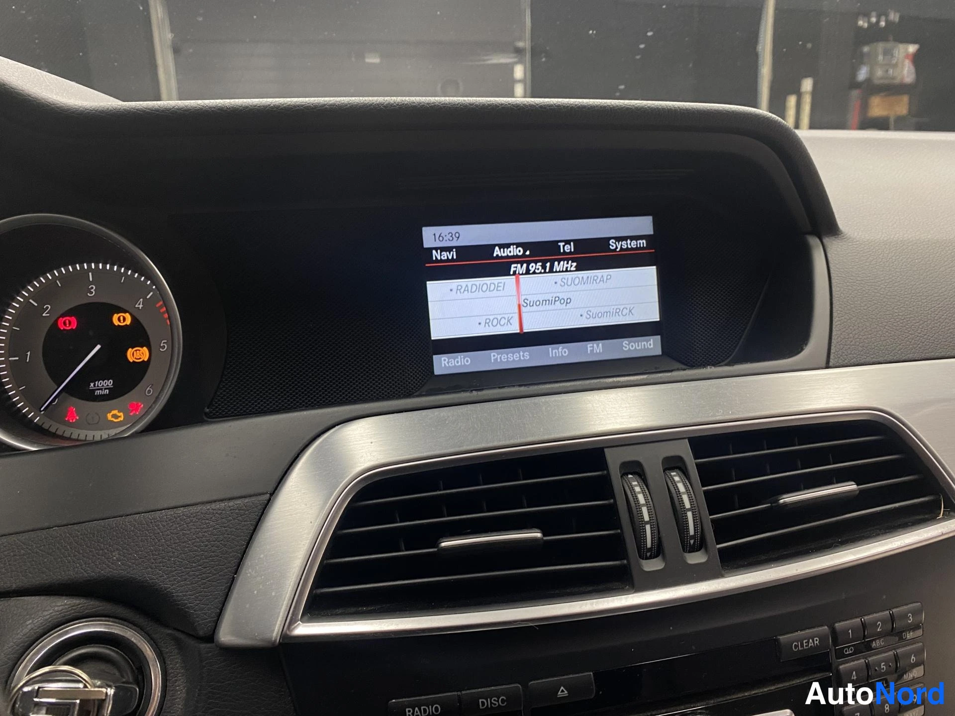 Musta Mercedes-Benz C 2013, kuva 17