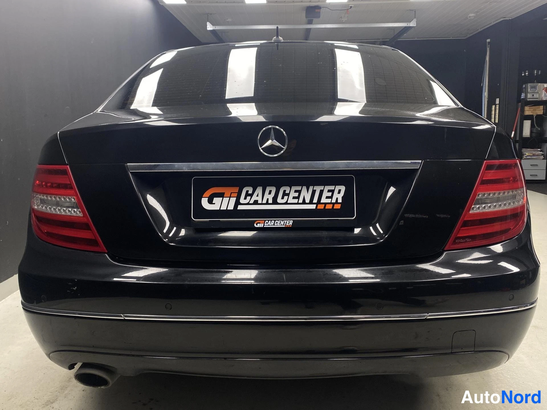 Musta Mercedes-Benz C 2013, takaa, kuva 6