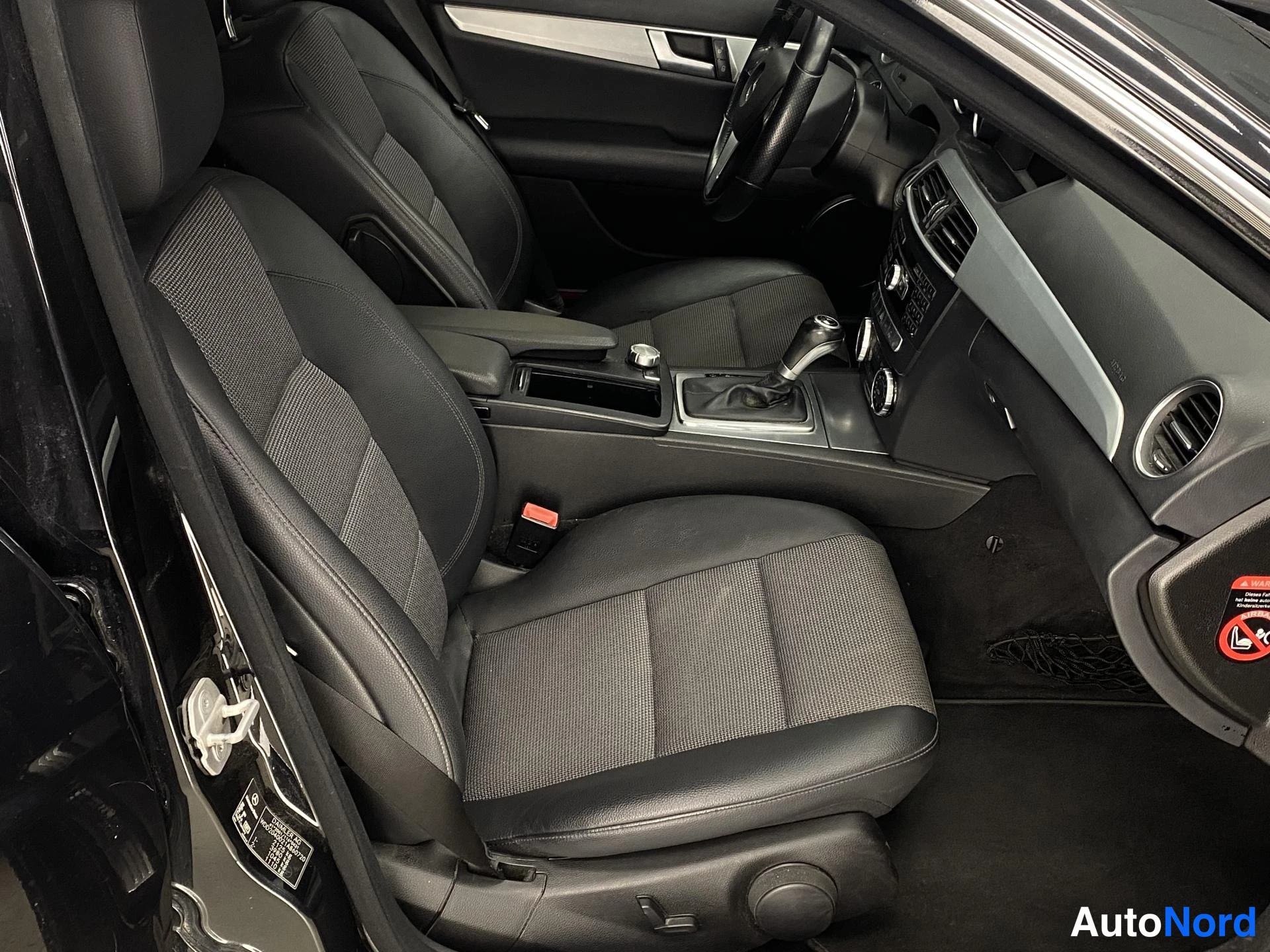 Musta Mercedes-Benz C 2013, kuva 8