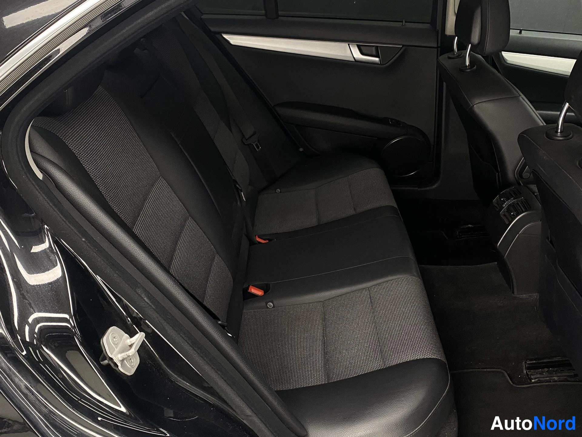 Musta Mercedes-Benz C 2013, kuva 10