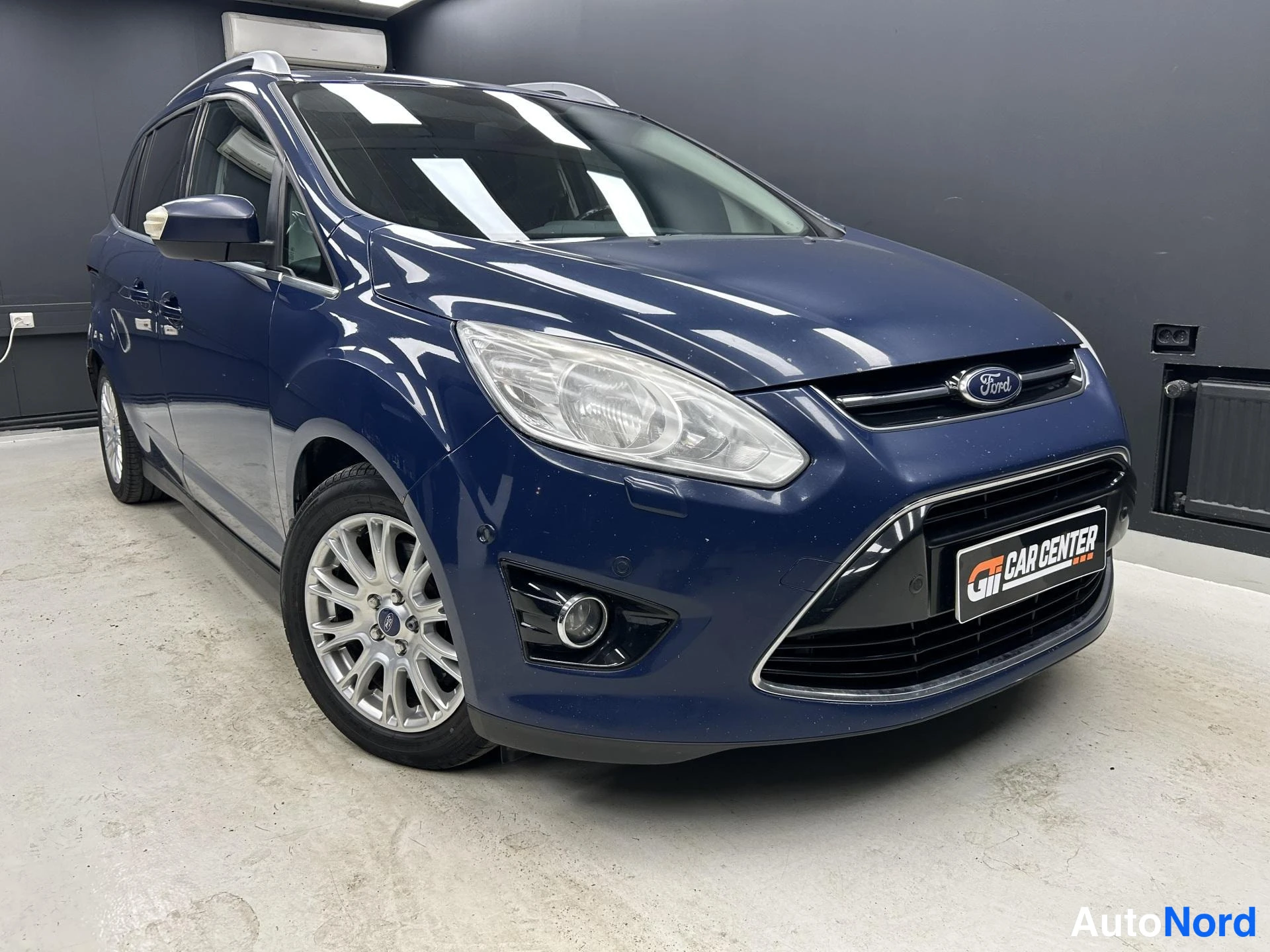 Sininen Ford C-MAX 2013, etuviisto, keula oikealle, kuva 2